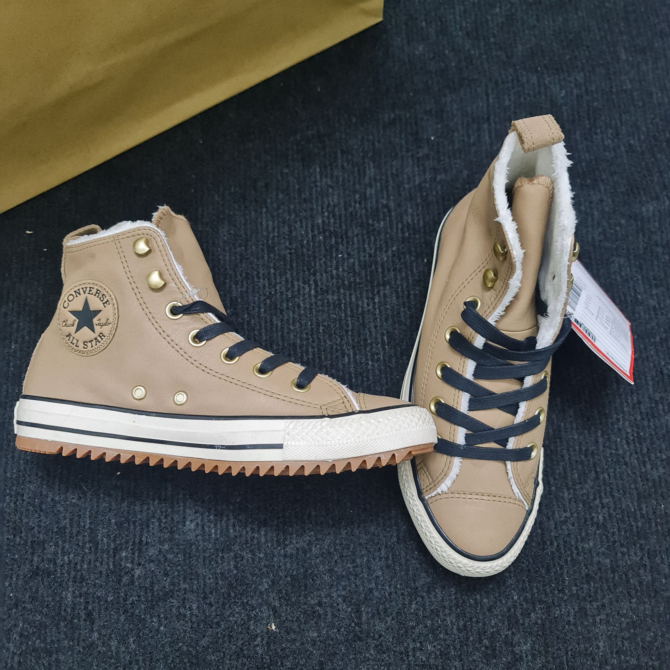 Sample shoes  Giày Converse da thuộc lót lông nữ màu cafe size 37.5