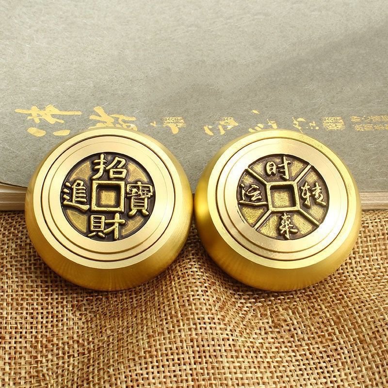 Tượng Nhỏ Bằng Đồng Hình Con Quay Bát Xoay Tiền Cổ (Kích Thước: 4.5 x 4.5cm)