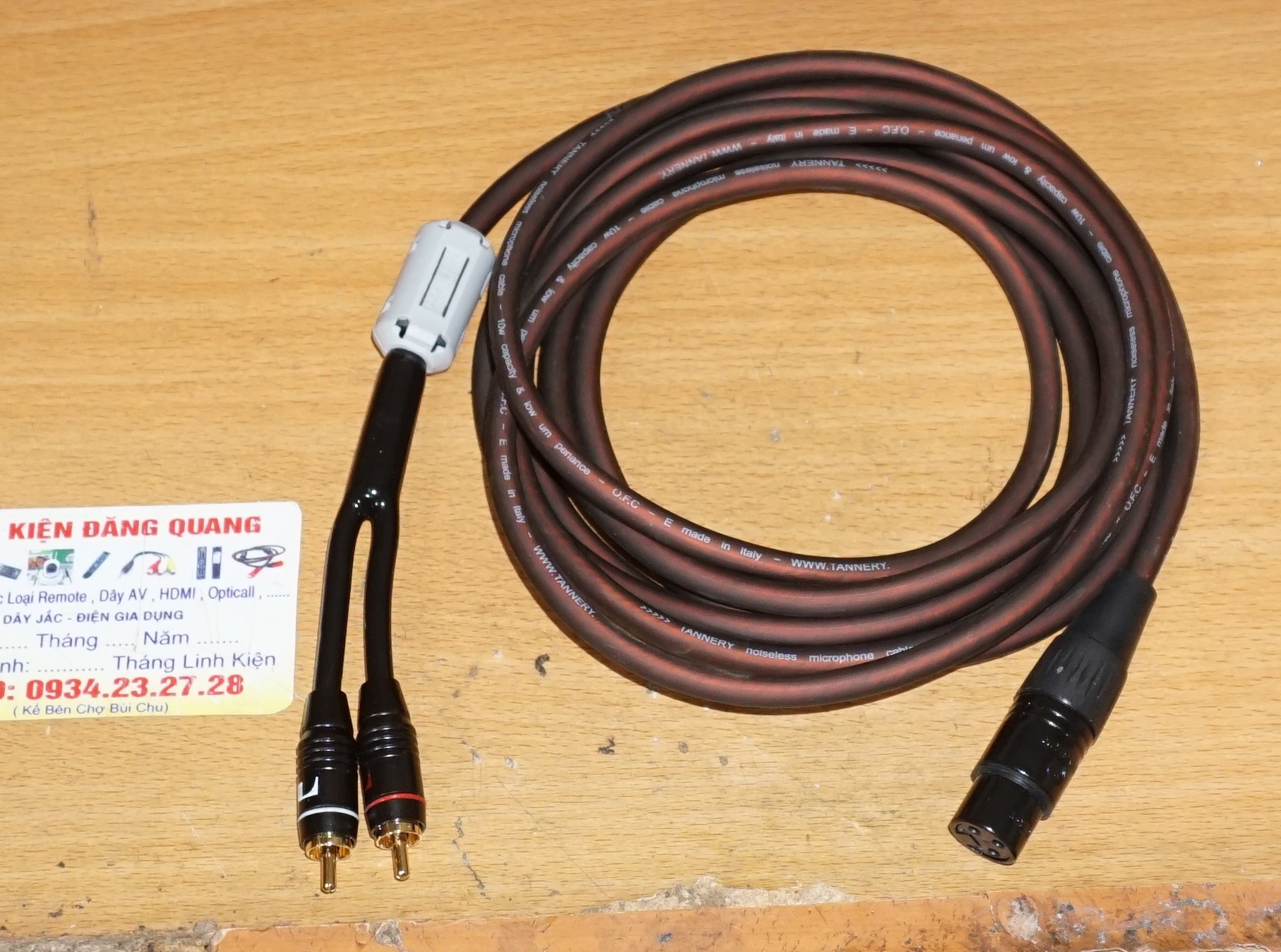 Dây canon cái ra 2 av dài 5m , dây cắm vang xuống sub , loại tốt gắn sẳn 2 cục lọc nhiễu