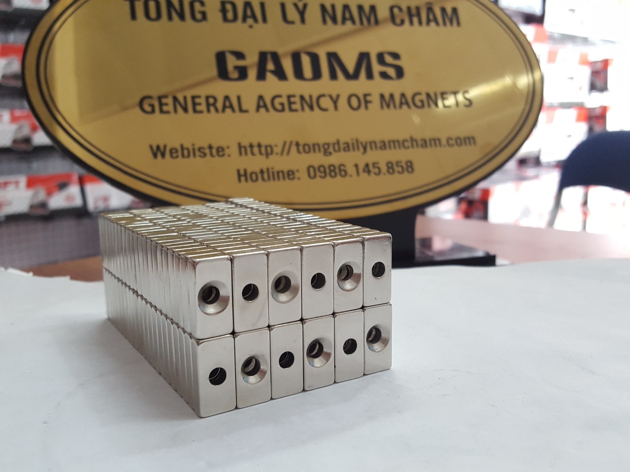 10 viên nam châm 20x10x5 lỗ vát 4mm