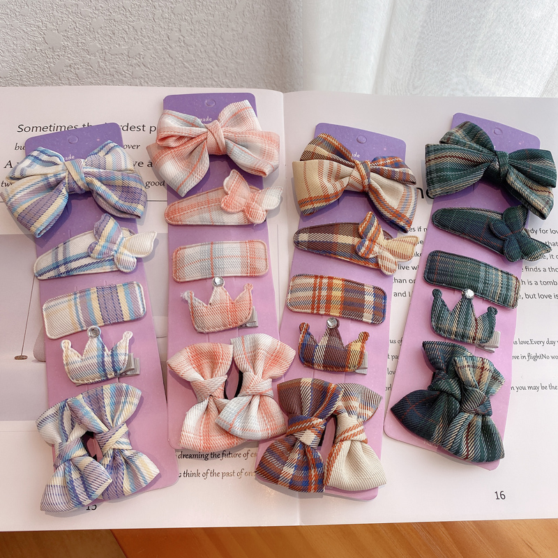 [HCM]Set Kẹp Tóc Hàn Quốc Siêu Xinh Bằng Vải Sọc Caro Gồm 4 Kẹp Tóc Khác Nhau Và 2 Dây Buộc Tóc Hình Nơ Đáng Yêu Cho Mẹ Và Bé