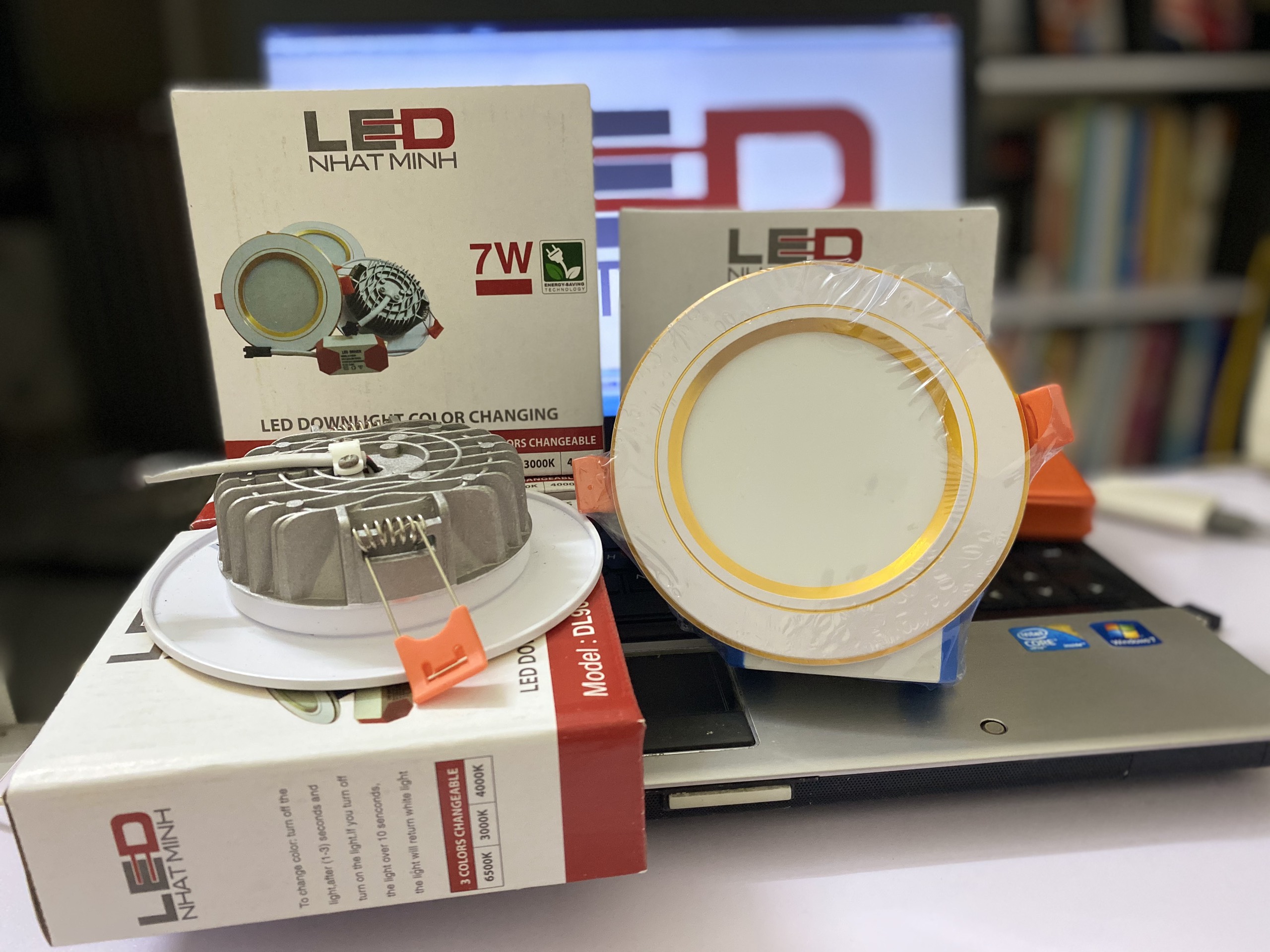 Đèn âm trần 7w - 3 chế độ màu - phi 90 - bảo hành 2 năm- đèn downlight 7w