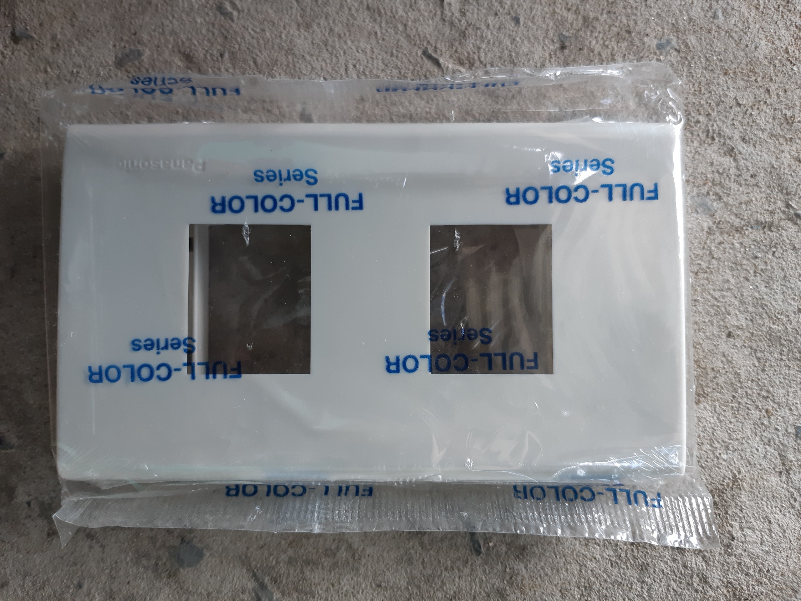 Mặt 2 thiết bị PANASONIC WZV 7842W hạt nhỏ