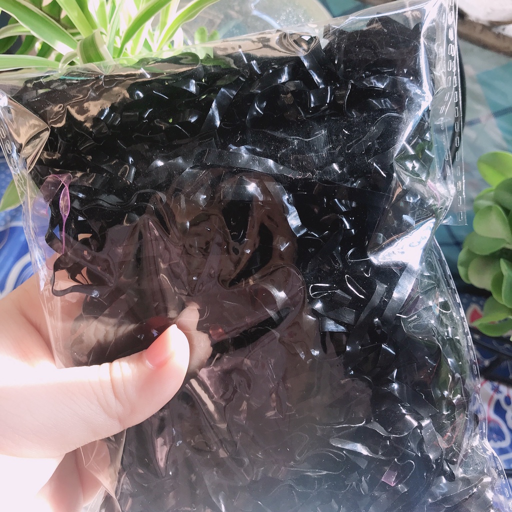 Thun cột tóc màu đen