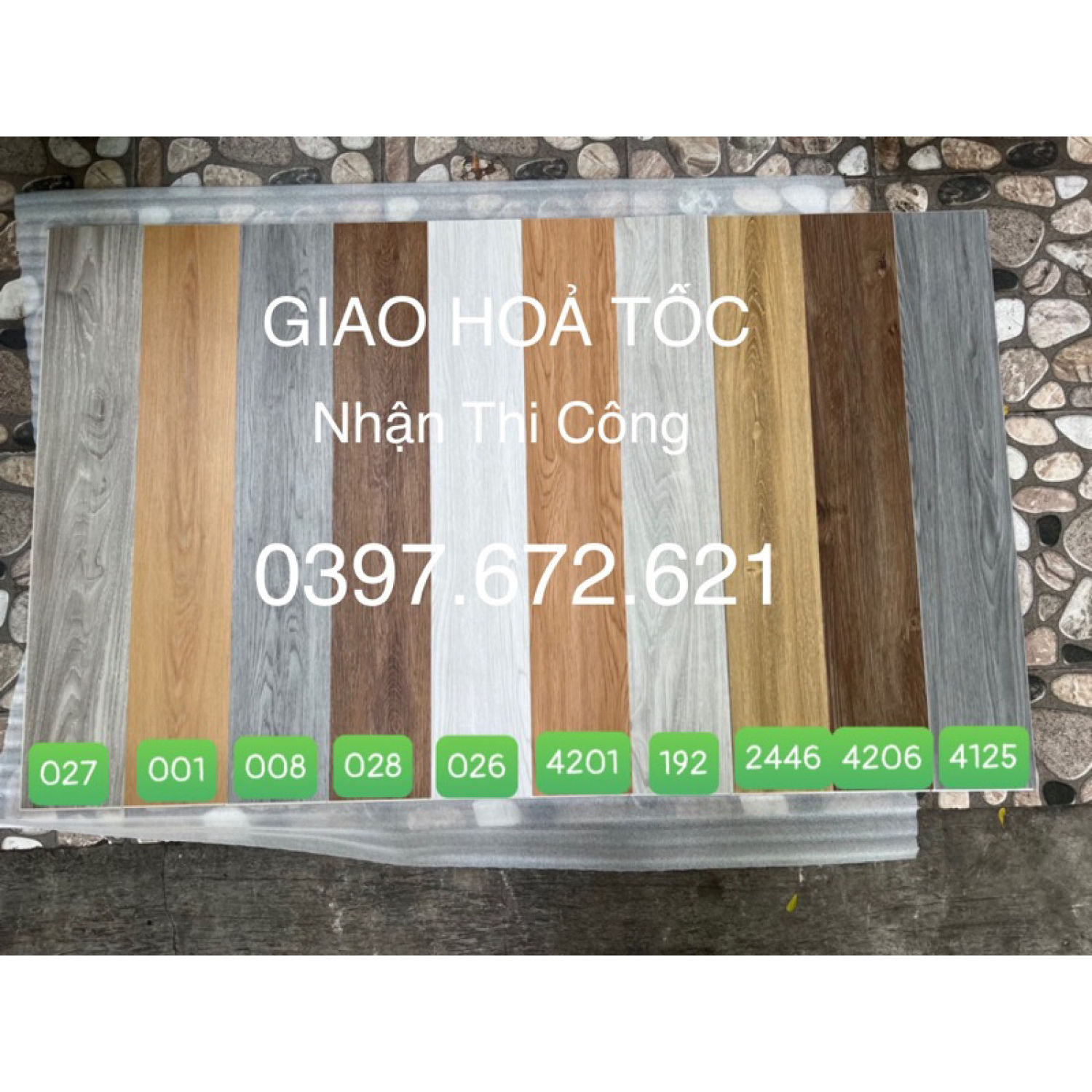 1 Tấm sàn nhựa hèm khóa loại đẹp, Sàn nhựa hèm khóa dày 4mm chất lượng.