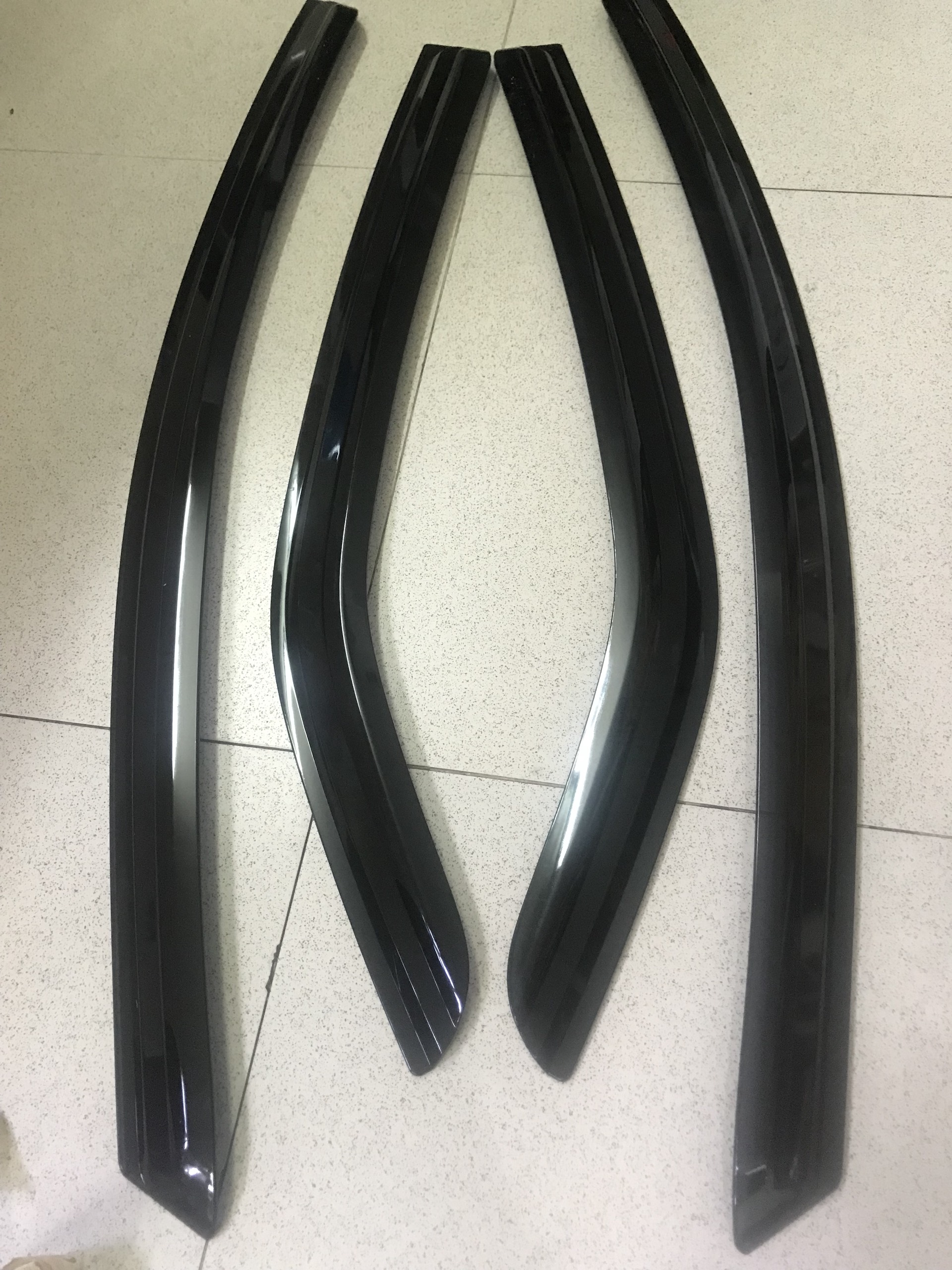 Bộ 4 vè che mưa đen xe kia forte 2008-2013.