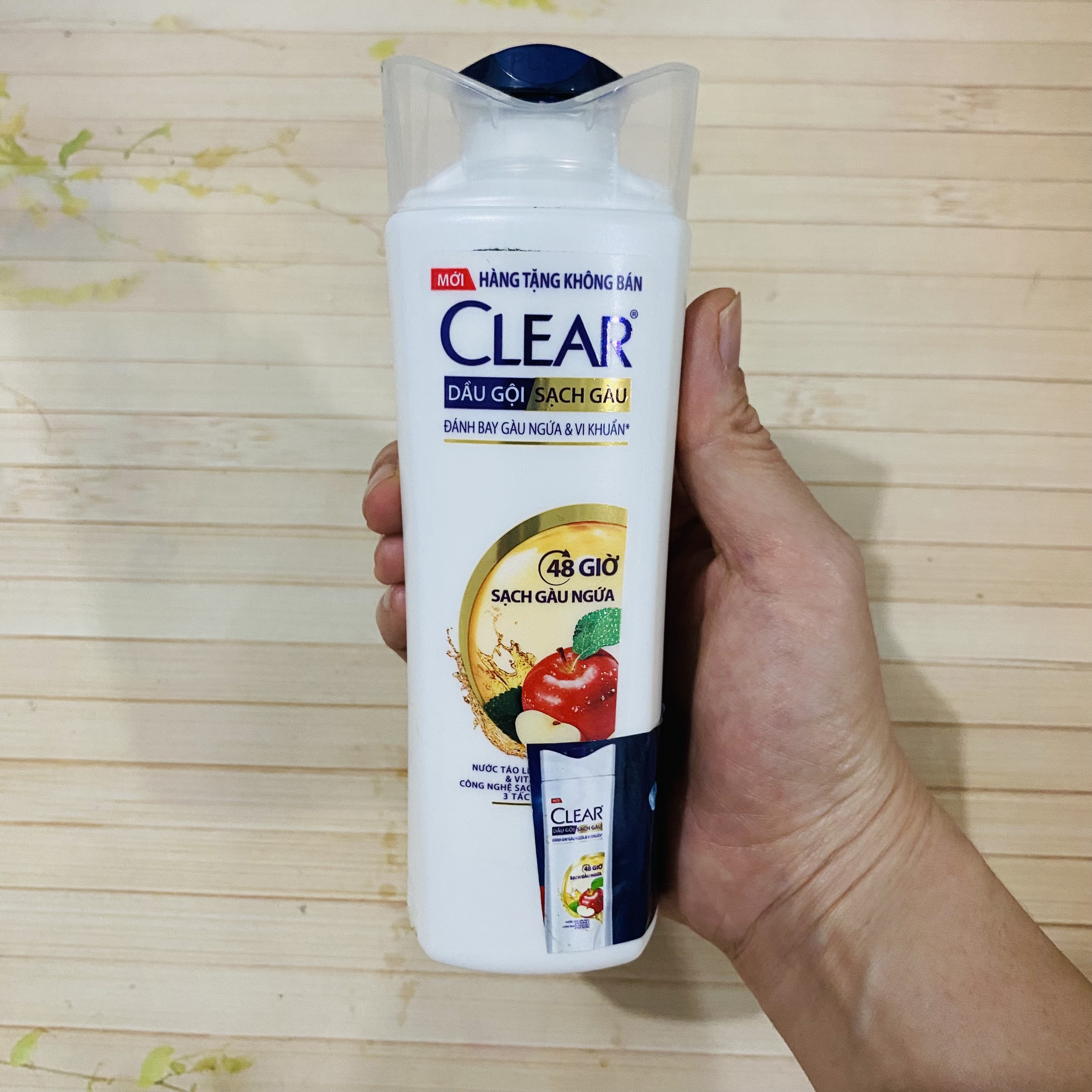 Chai dầu gội Clear hương táo 140g