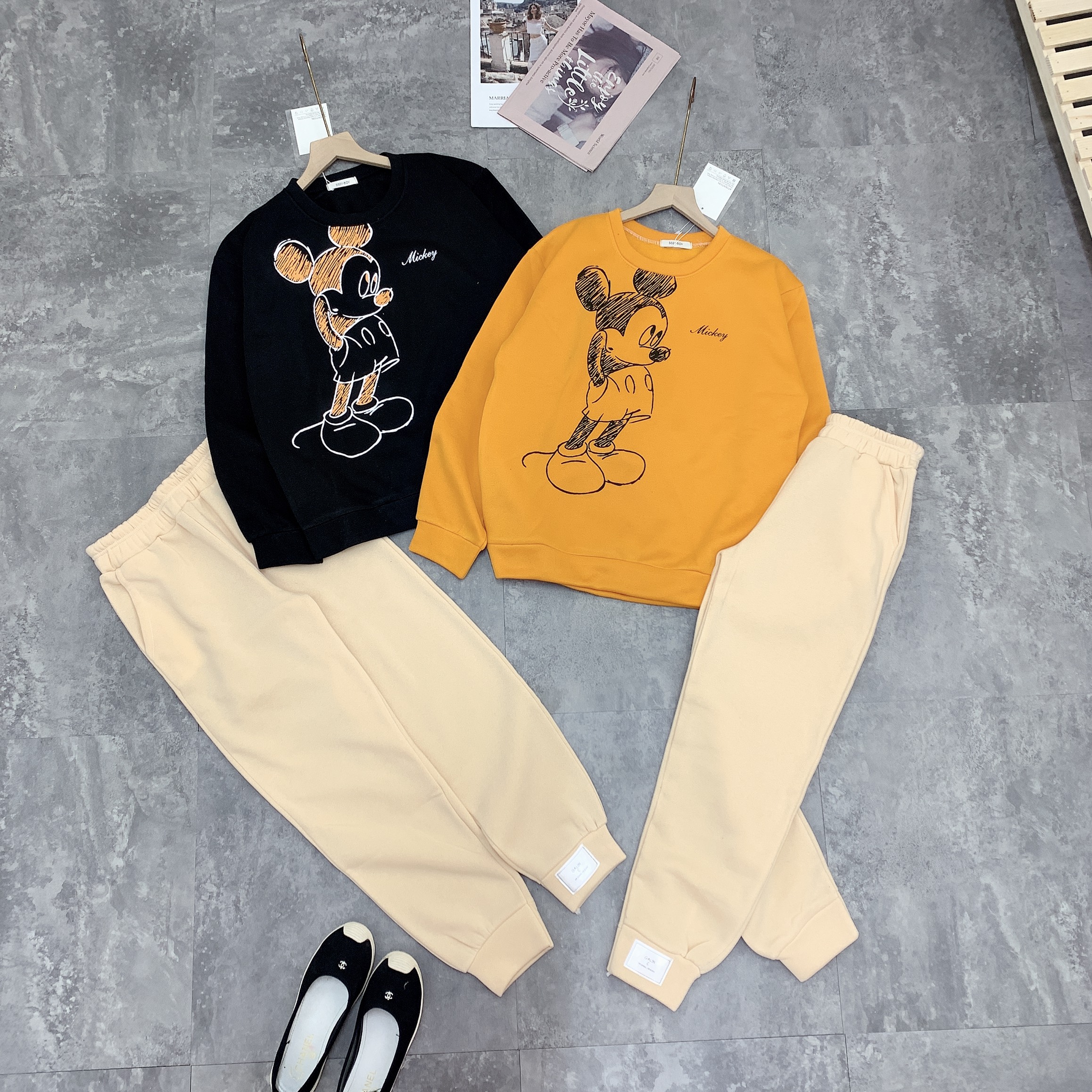 Set áo thun dài tay in hình chuột mickey  + quần dài thể thao cho nữ
