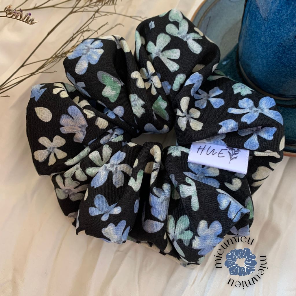 Cột tóc scrunchies handmade hoạ tiết hoa nhí vintage S1042