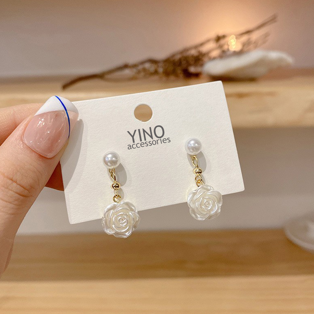 Bông tai ngọc trai hoa hồng trắng, khuyên bạc s925
