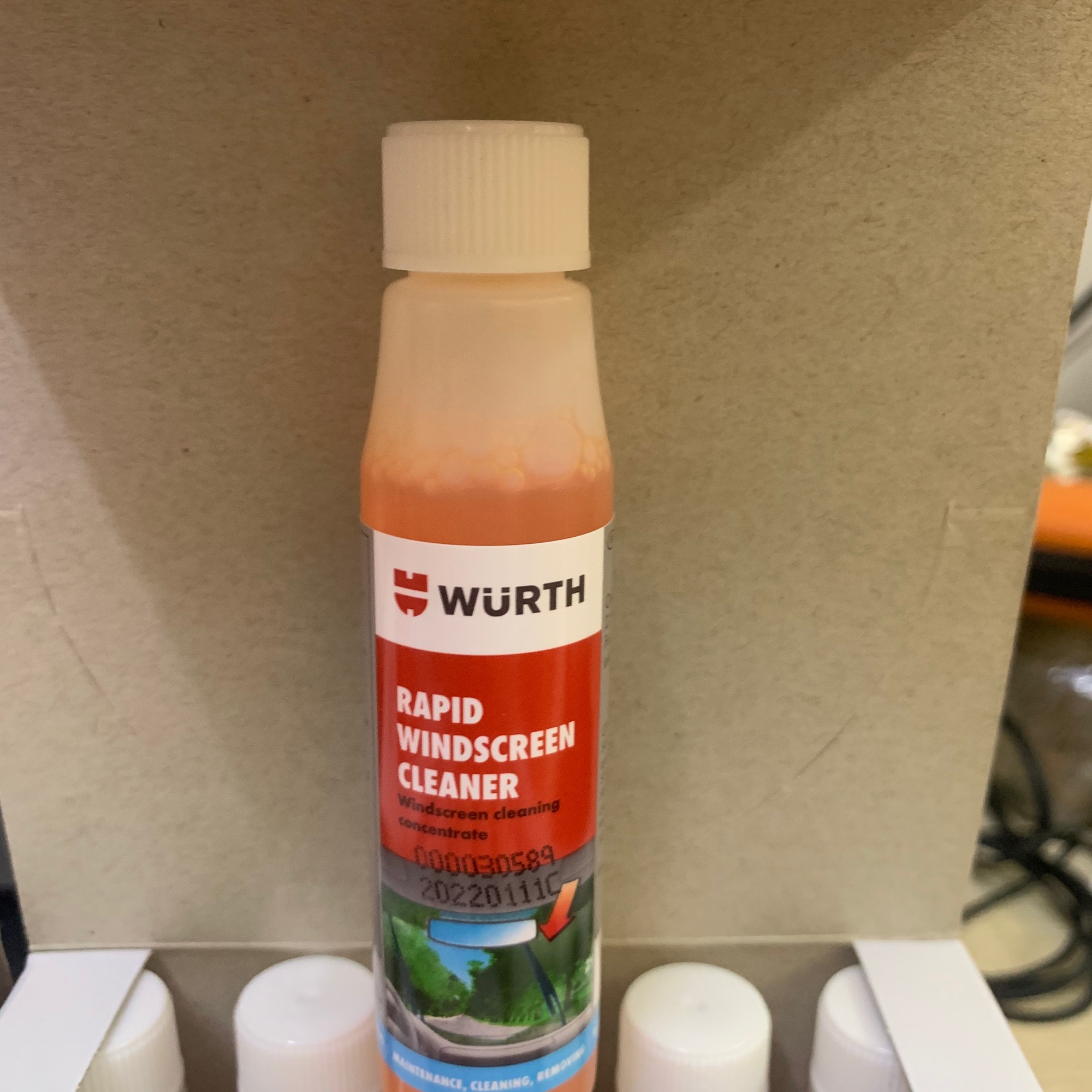 [HCM]Nước rữa kính nhí 32ml Wurth ( làm sạch bóng chống ố mờ )
