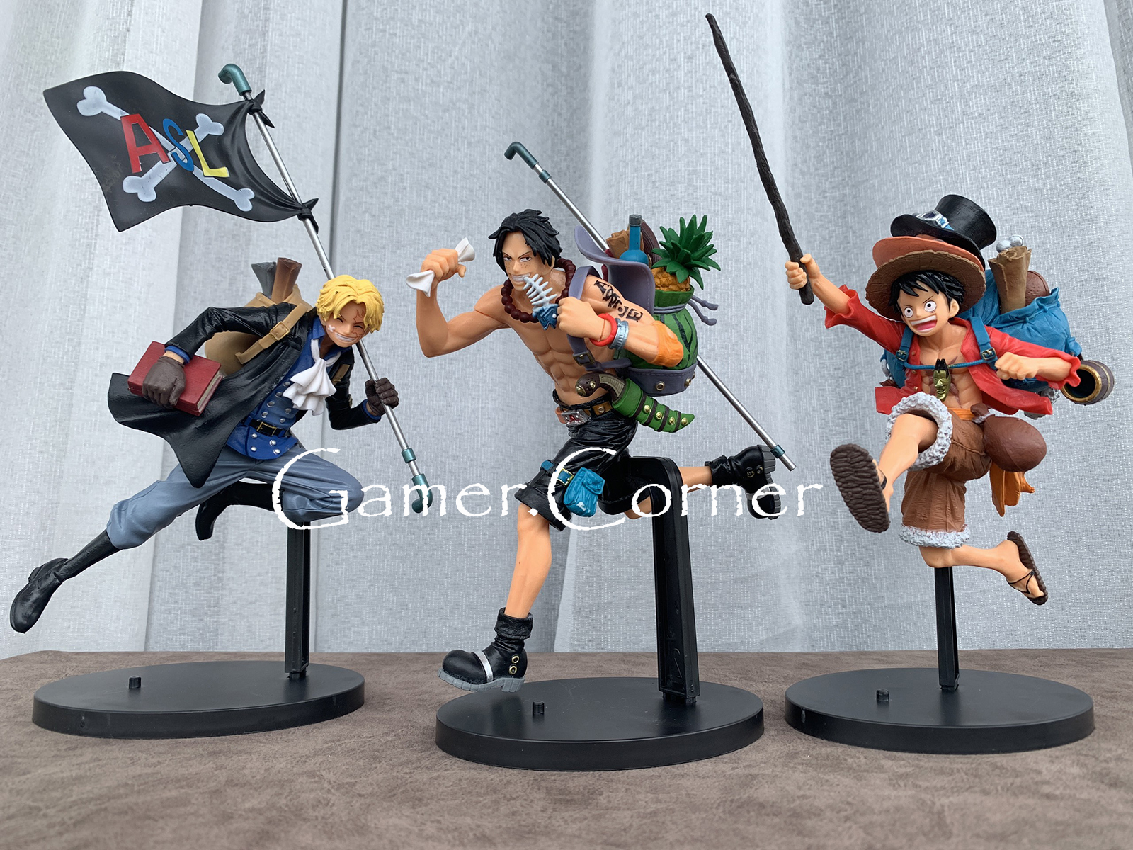 Mô hình nhân vật Luffy Ace Sabo Running trong phim One Piece