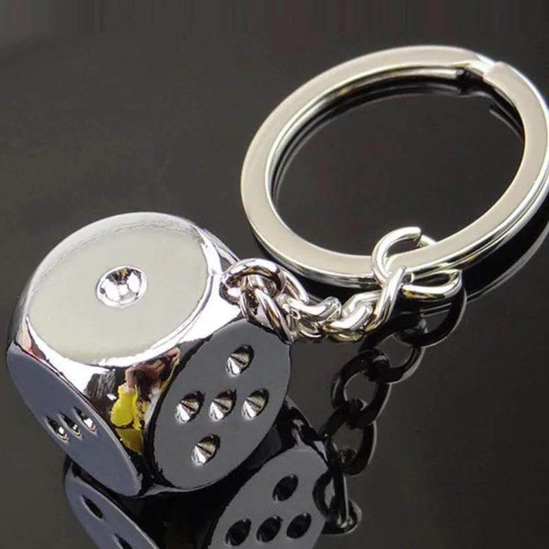 Móc khóa xúc xắc bằng kim loại