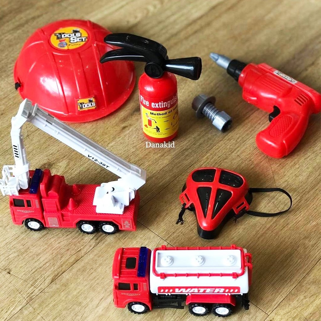 Đồ chơi hướng nghiệp: bé tập làm lính cứu hoả