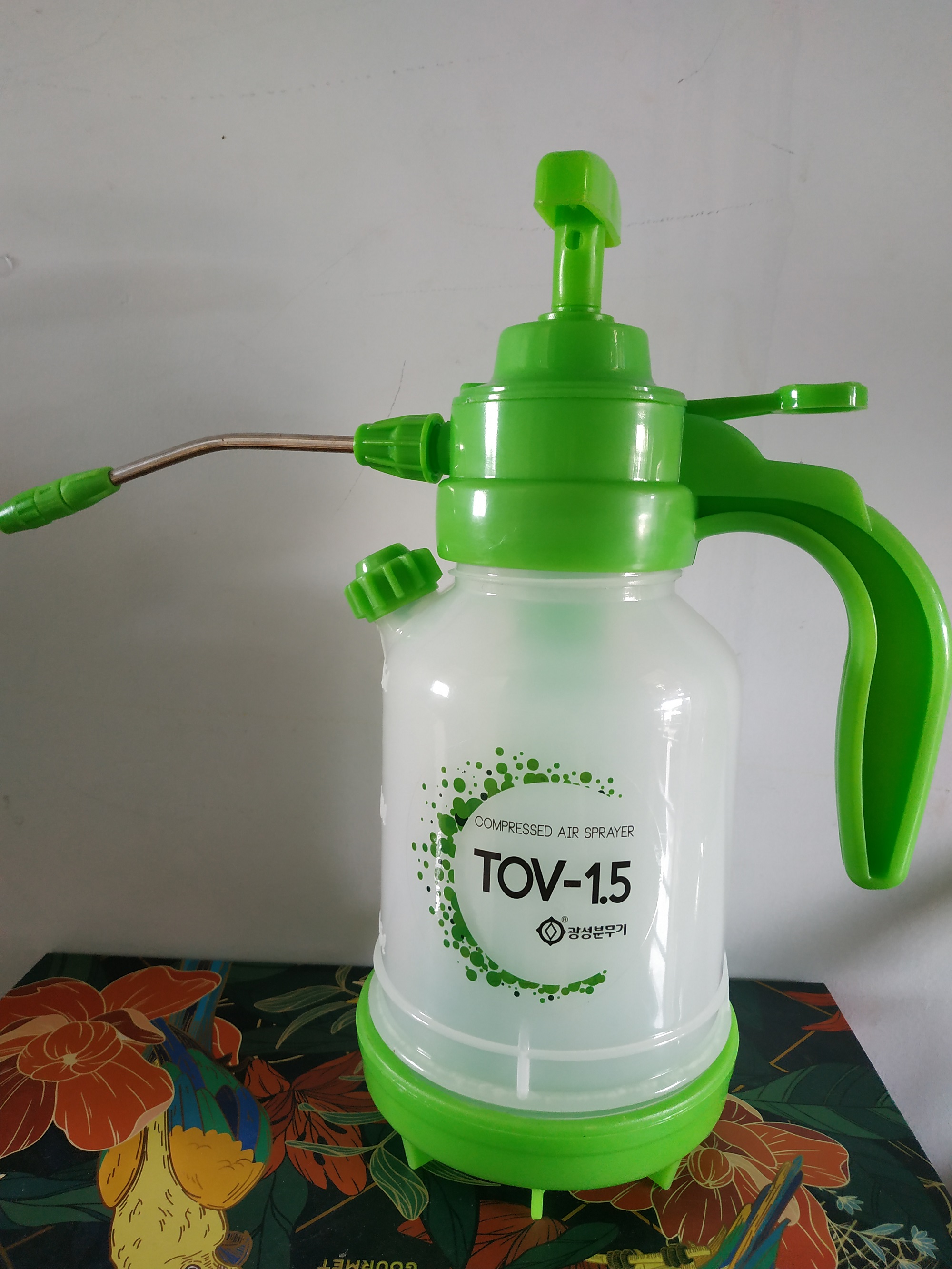 Bình tưới cây chất lượng Hàn quốc TOV 1.5 lít