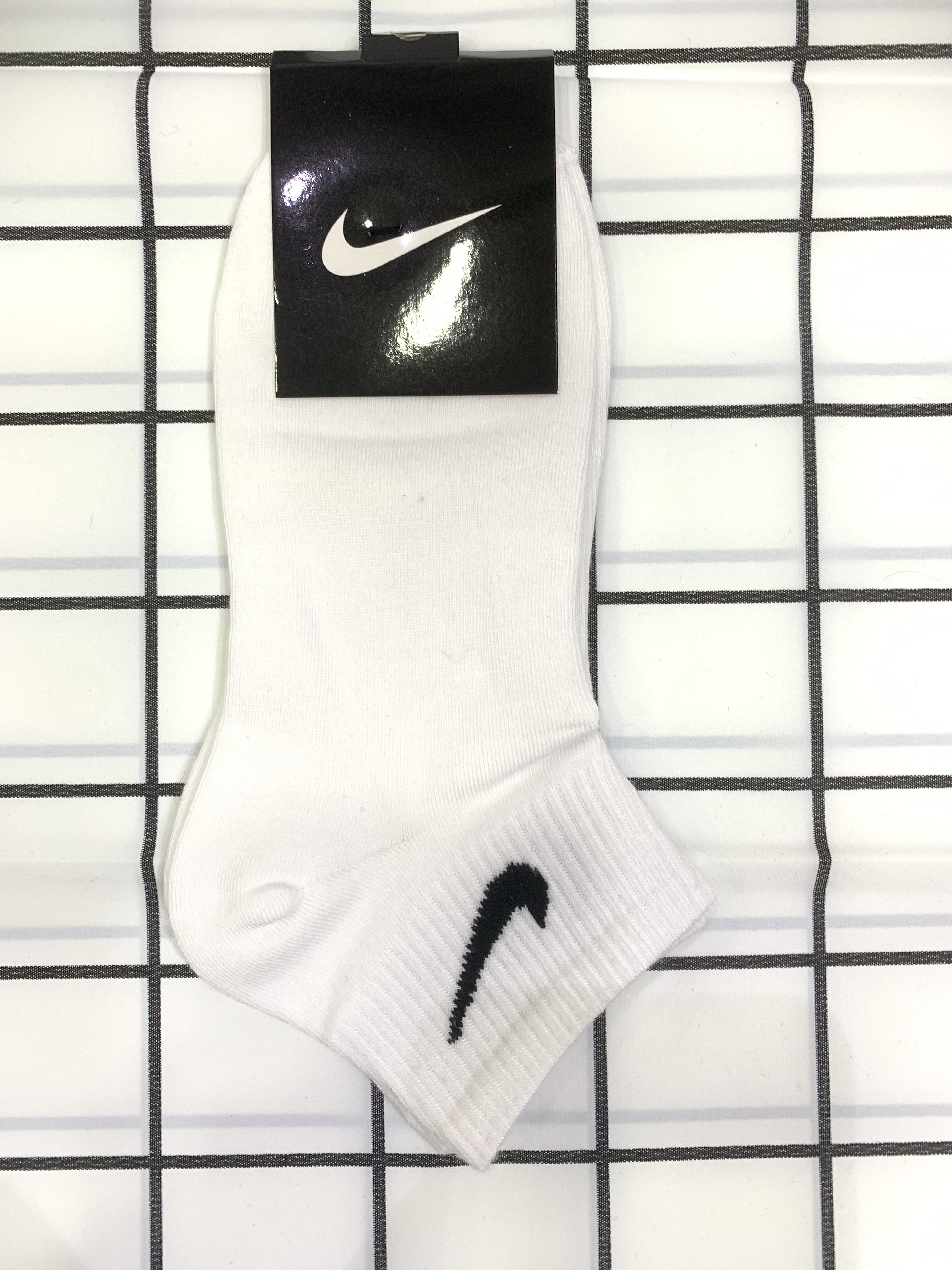 Vớ Nike cổ ngắn màu trắng