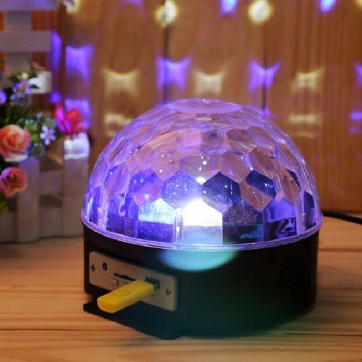 Đèn led quả cầu cảm ứng xoay pha lê 7 màu nháy theo nhạc