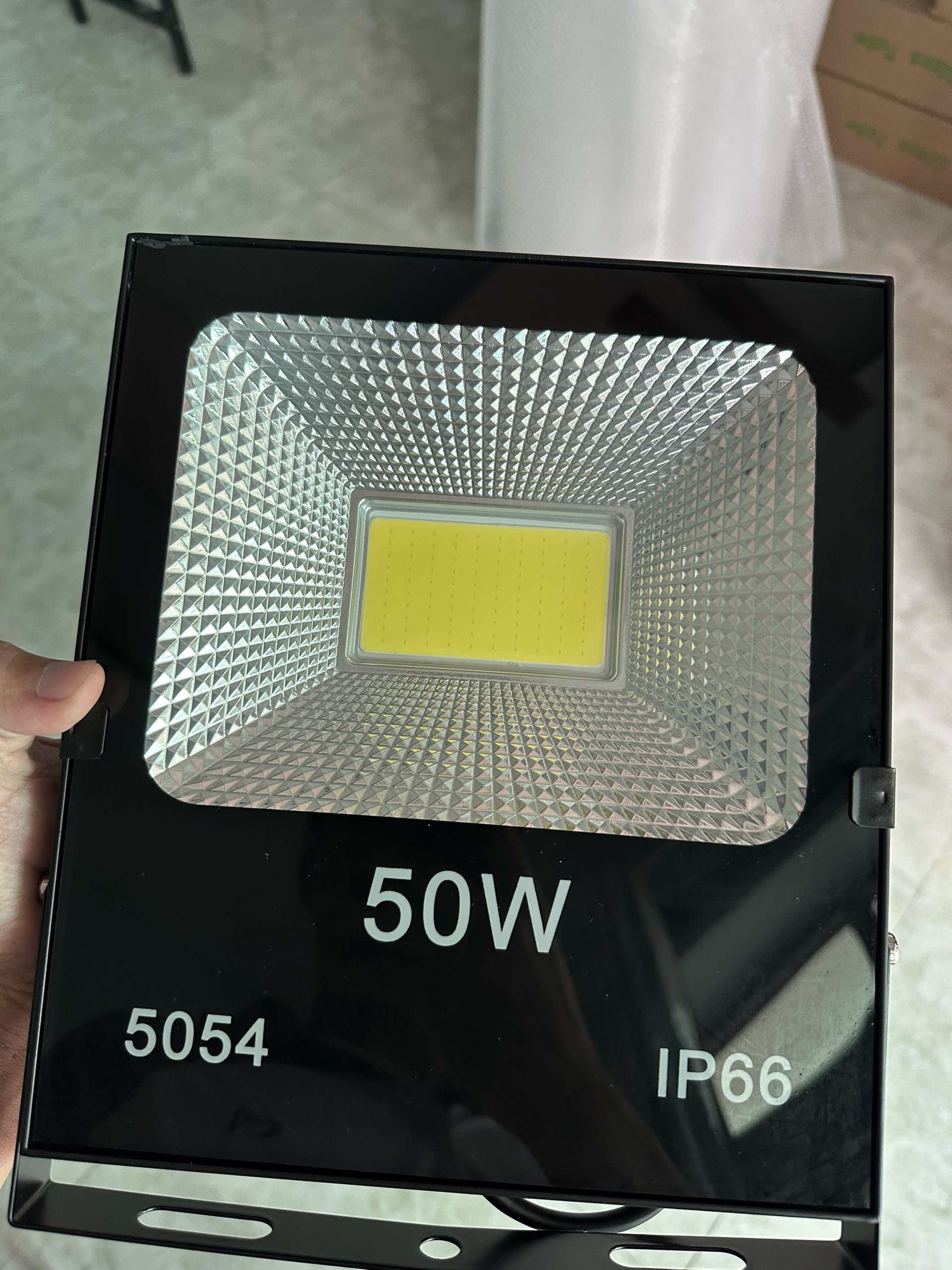 Đèn Pha Led 50w thoải mái chiếu sáng ngoài trời