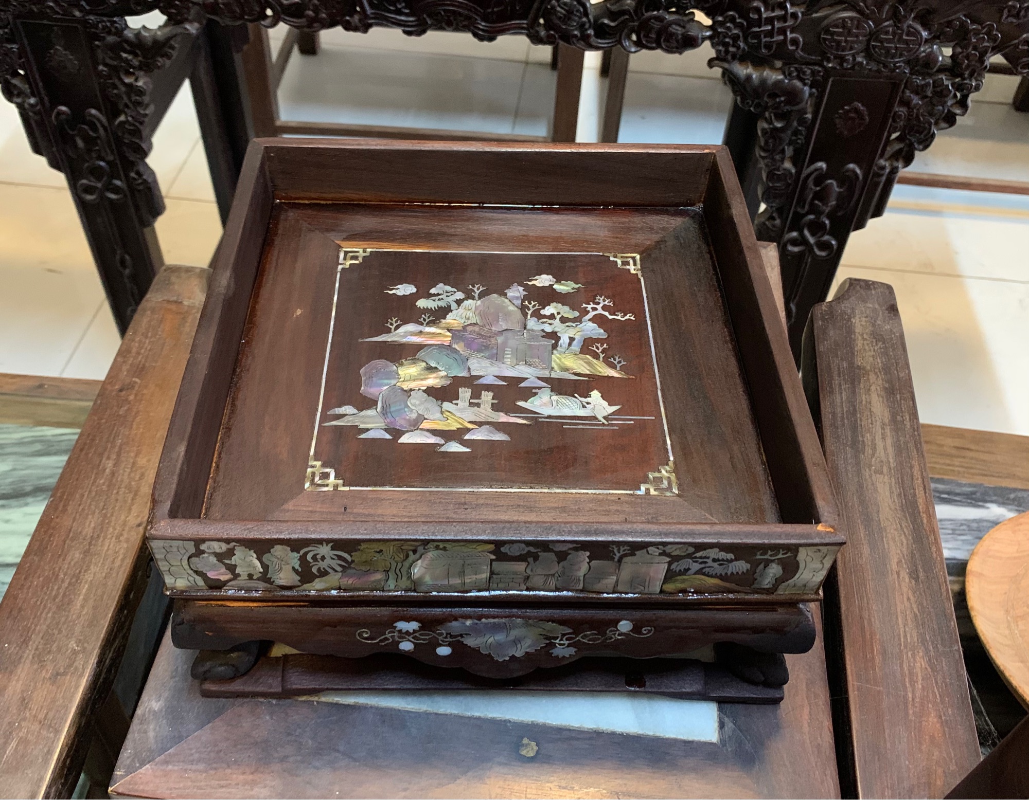 Khay trà vuông gỗ gụ khảm đẹp