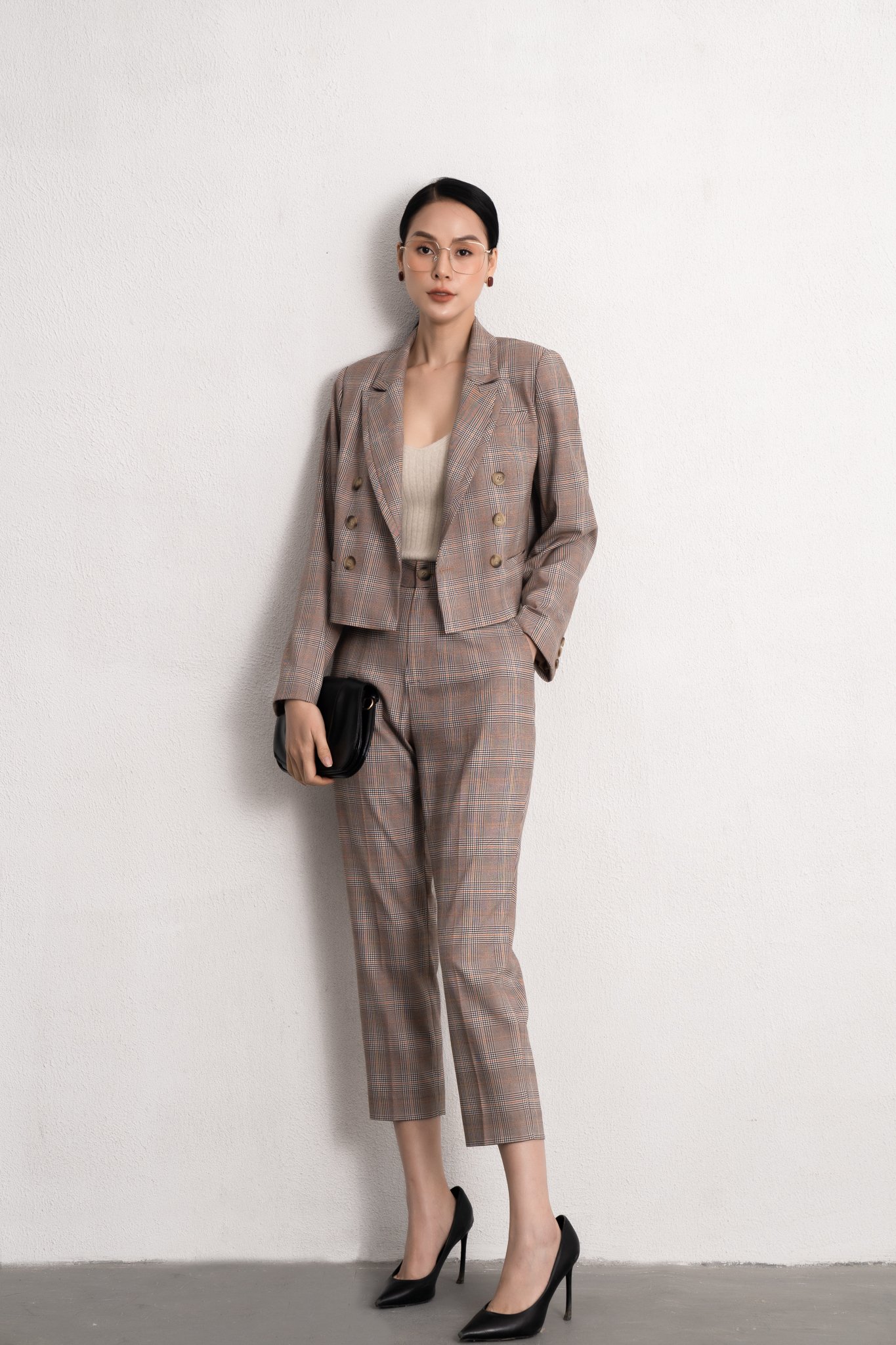 Áo blazer nữ kẻ dáng ngắn eva de eva 22sqae003k