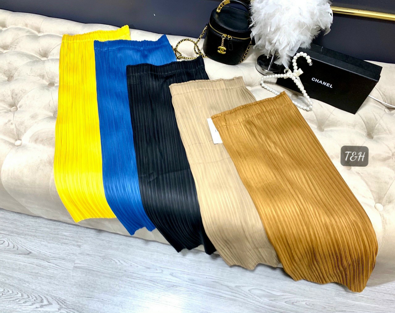 Chân váy lụa xếp ly nhỏ mới nhất dài qua gối chất quá xịn xò hót hit 2021