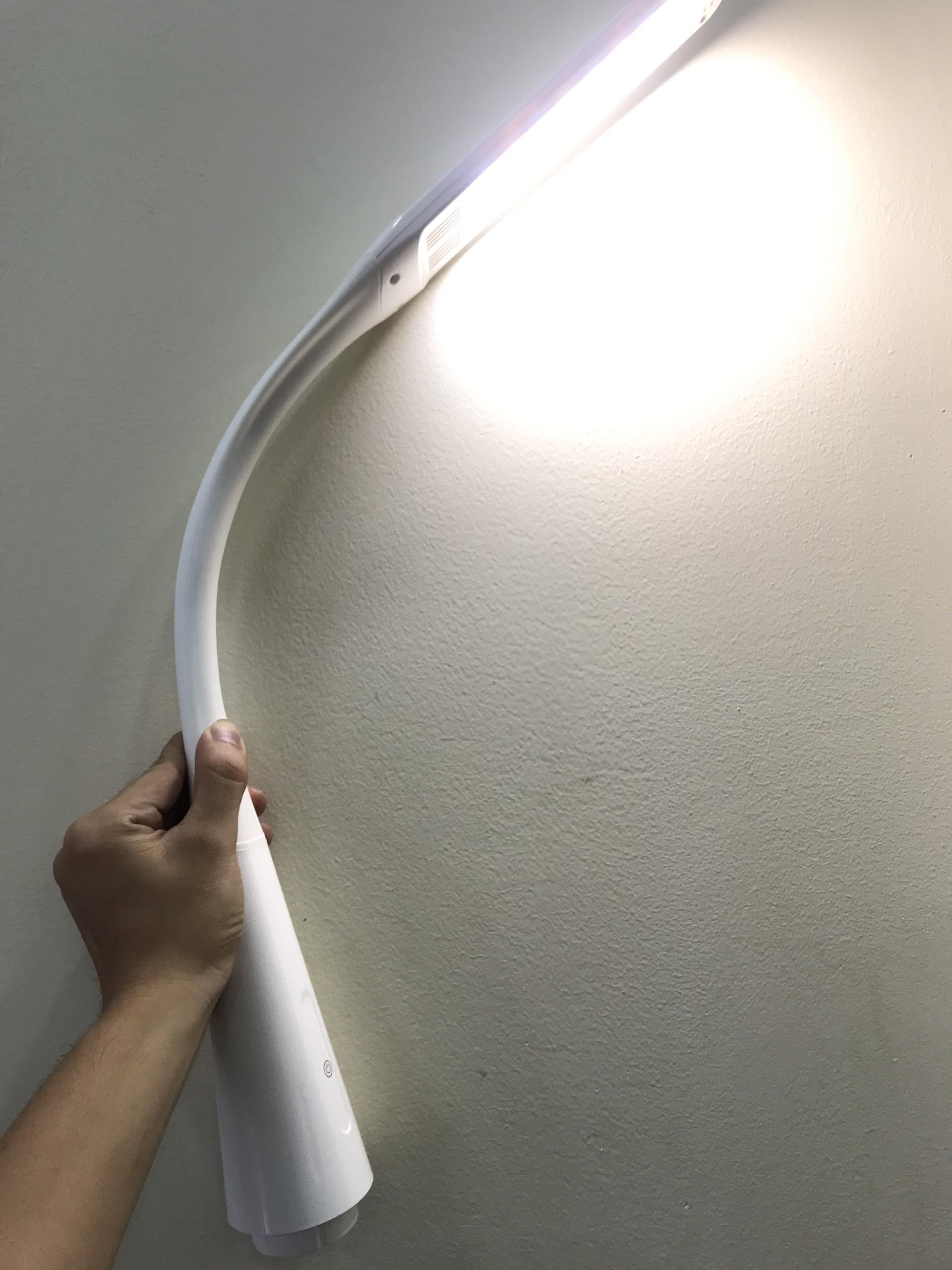 Đèn led bàn học 3 chế độ dành cho bàn học bé