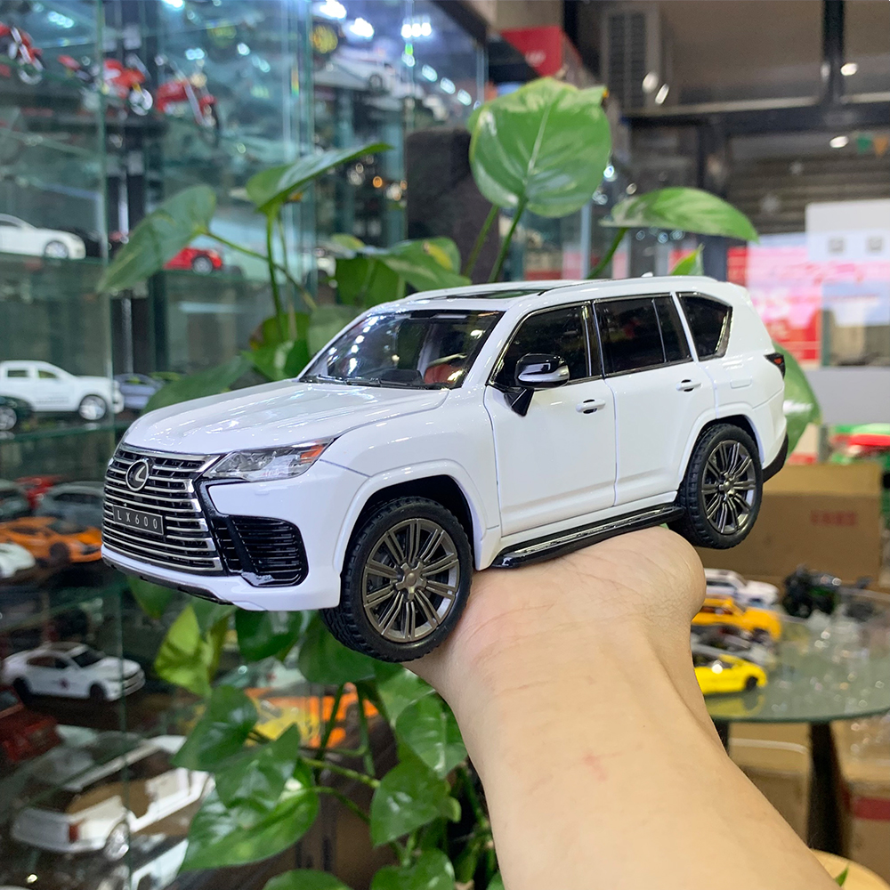 Mô hình xe lexus lx600 tỉ lệ 1:24 chimei