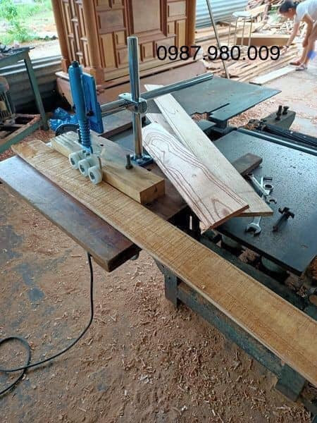 Bộ cữ tỳ phôi 3 con lăn, bộ cữ soi đường cong chuyên dùng để tỳ, đè phôi giúp việc đưa phôi chuẩn xác, dễ dàng và đảm bảo an toàn cho người sử dụng