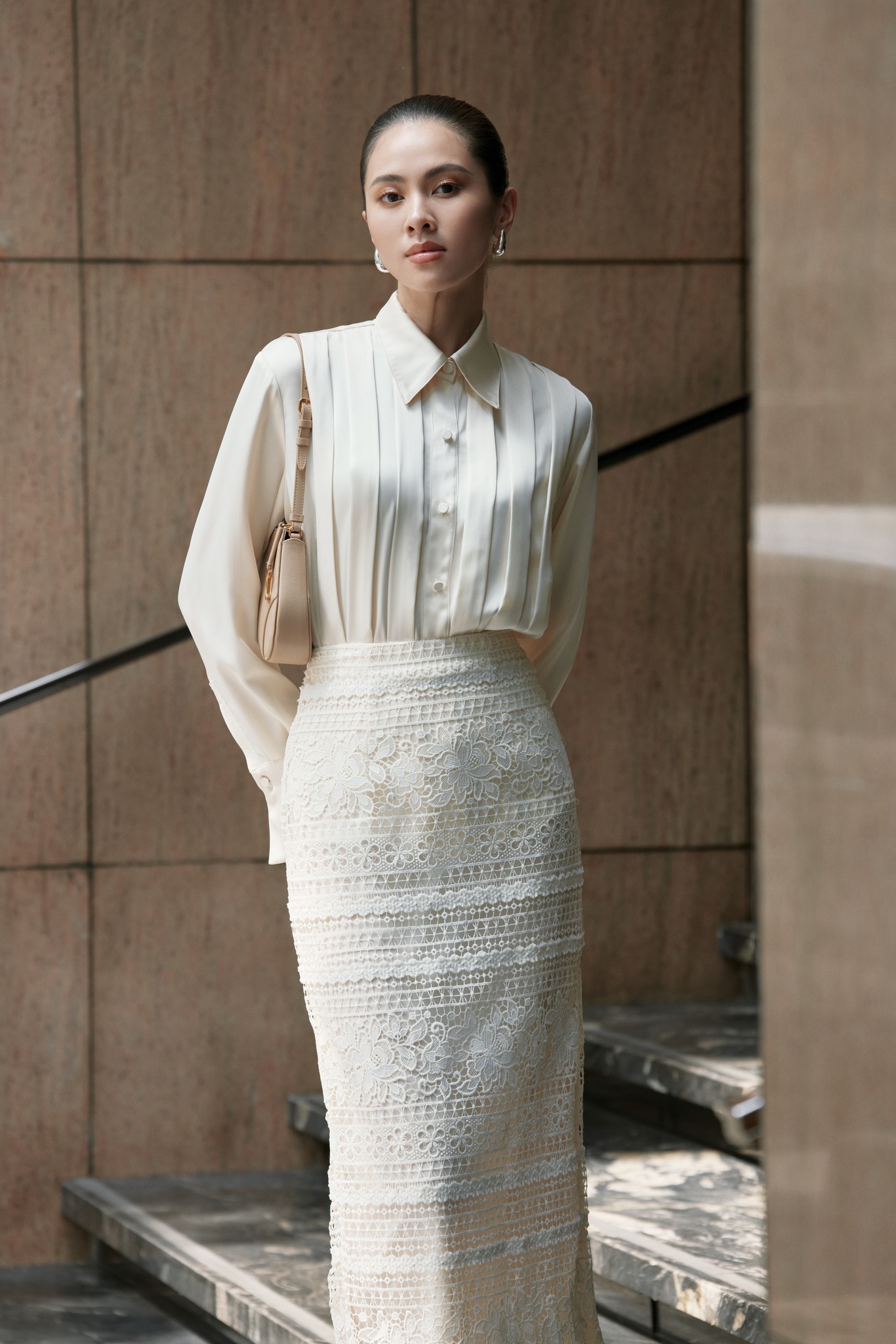 Hbsm1127 - áo sơ mi lụa xếp li - claire shirt - kem- huong boutique