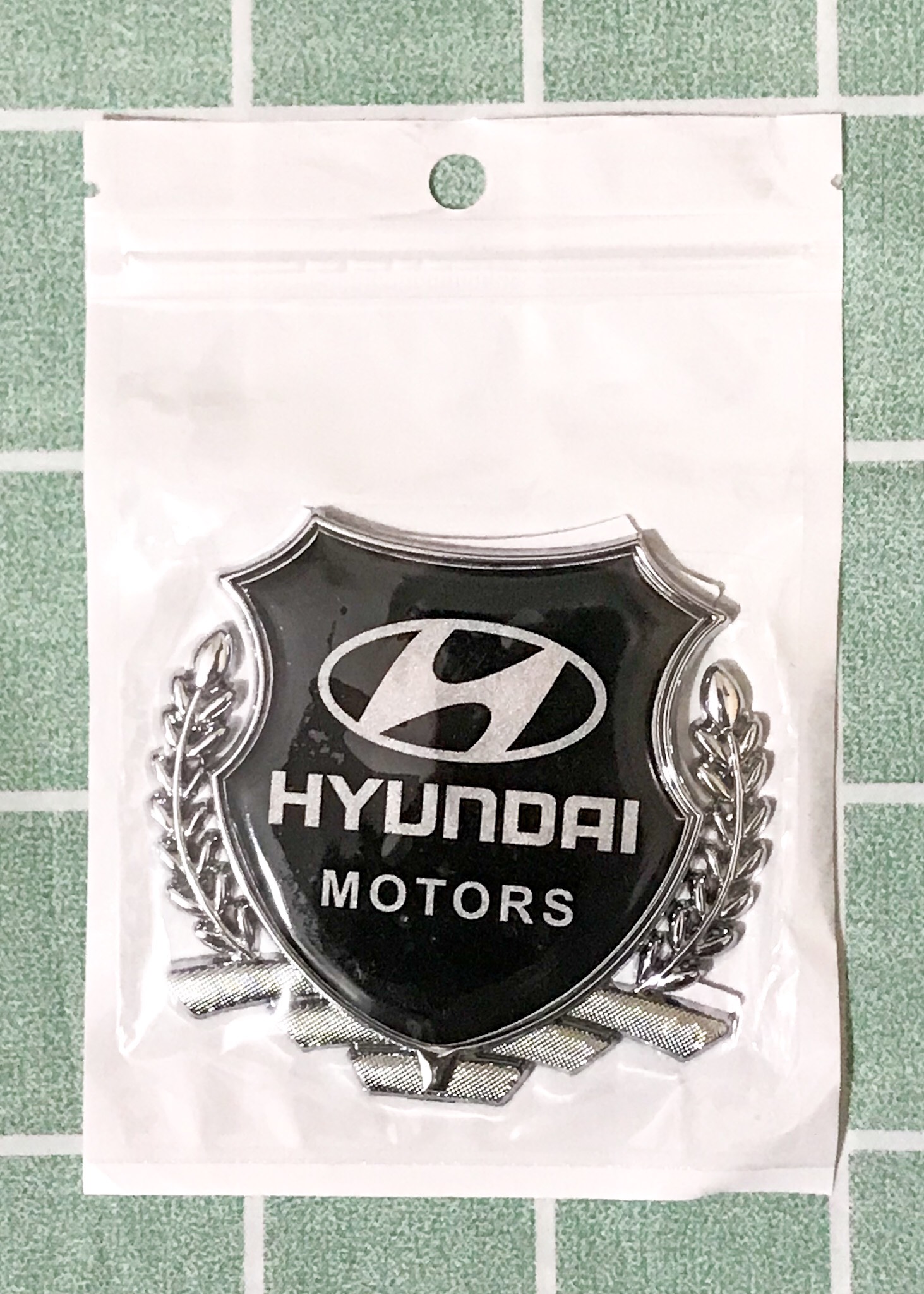 Tem logo trang trí hình bông lúa viền màu bạc - xe hyundai