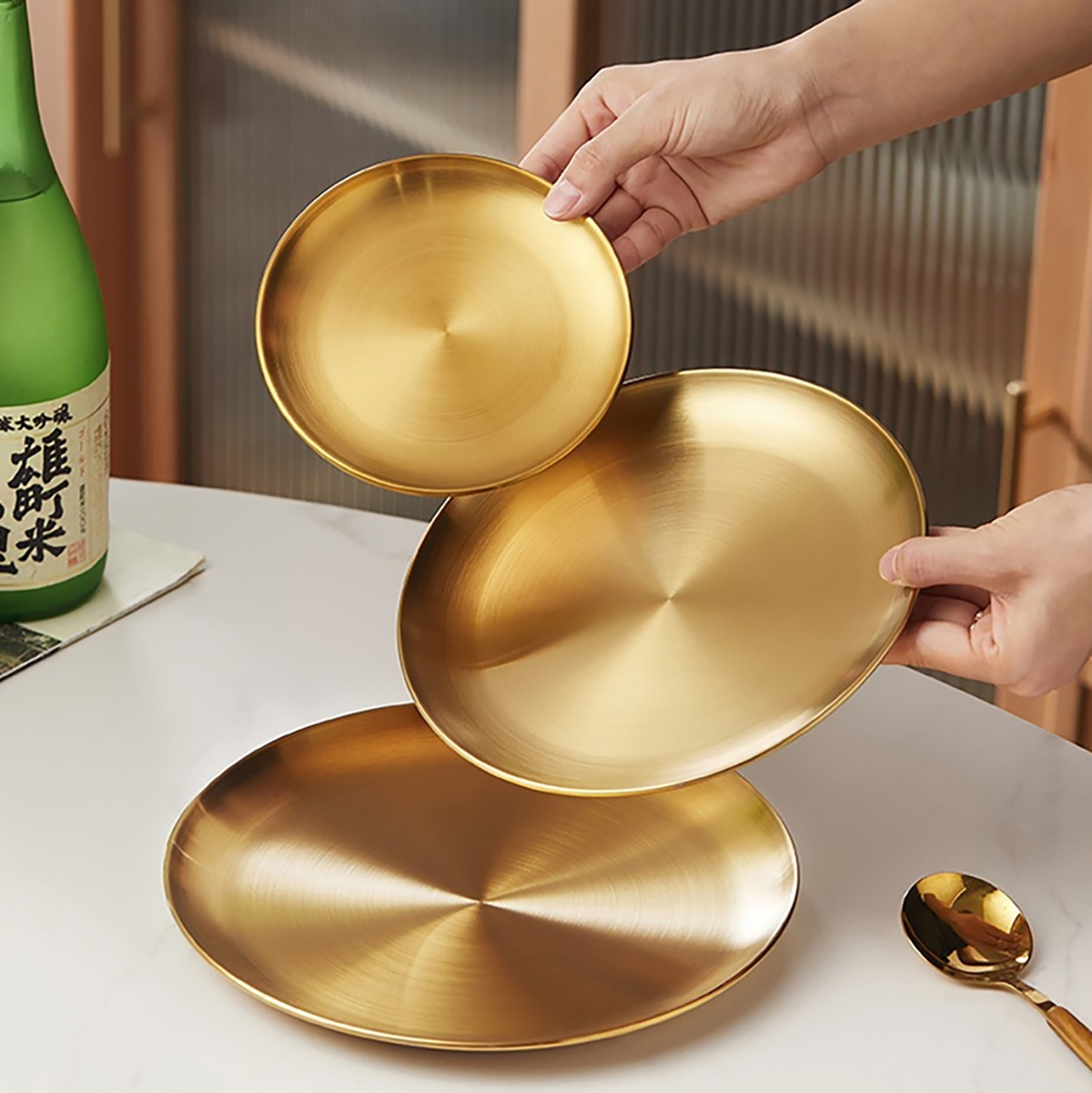 Đĩa tròn bằng thép không gỉ màu vàng đồng sang trọng