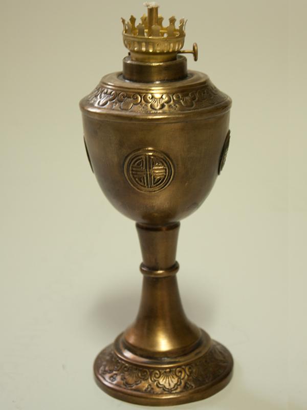 Đèn dầu bằng đồng hun chữ Thọ