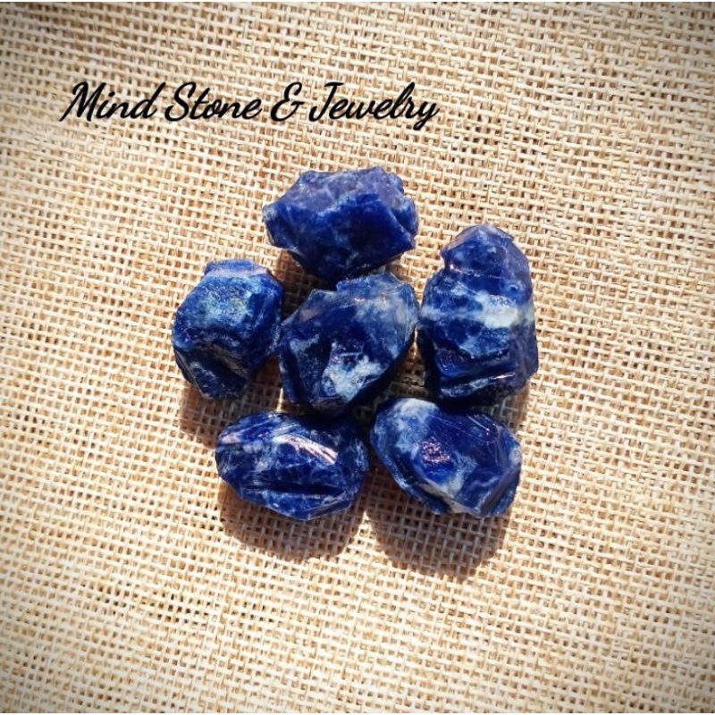 Viên đá thanh tẩy Sodalite nhiều góc cạnh