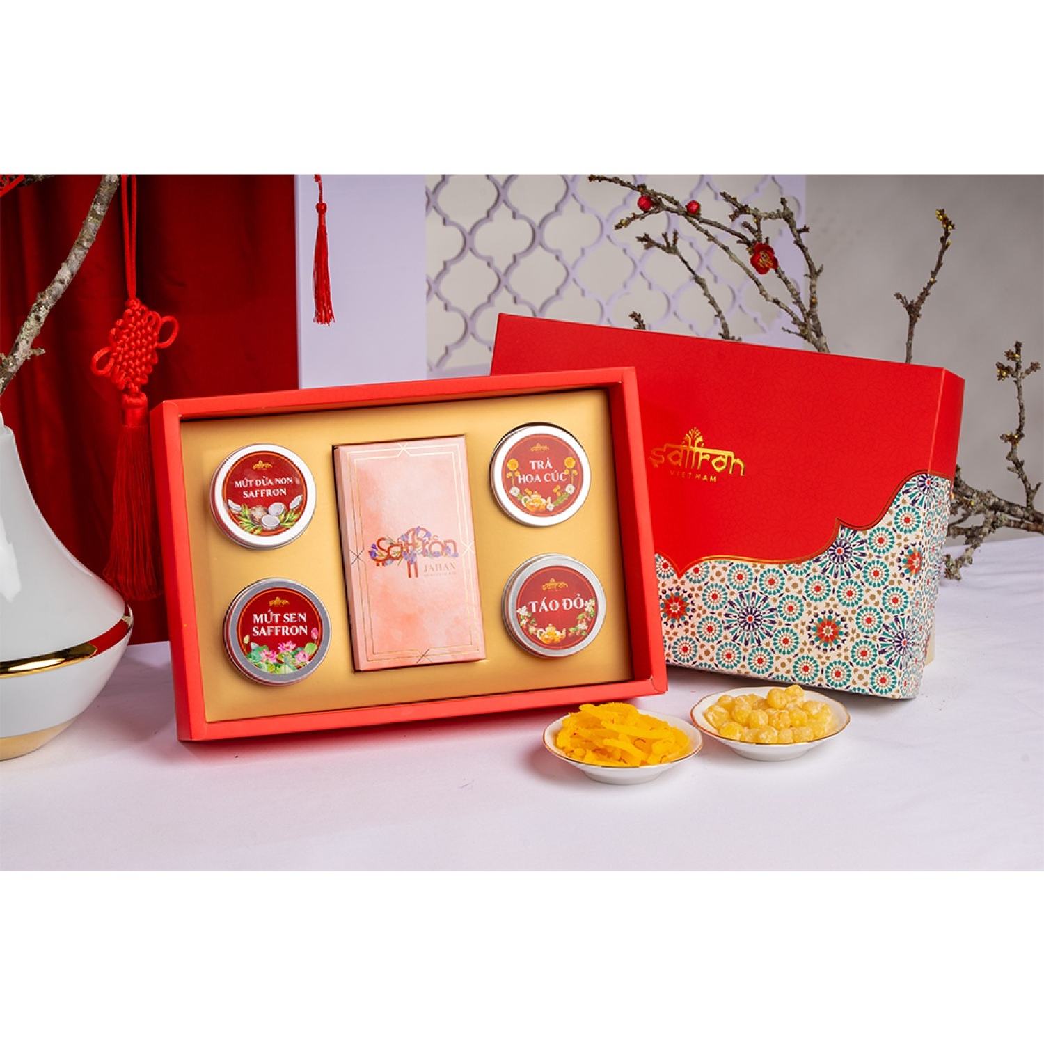 Set Quà 2023 Saffron Việt Nam gồm: Nhụy hoa nghệ tây và 4 loại trà