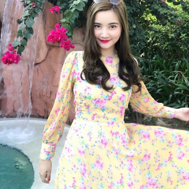 Maxi hoa vàng tay dài xẻ