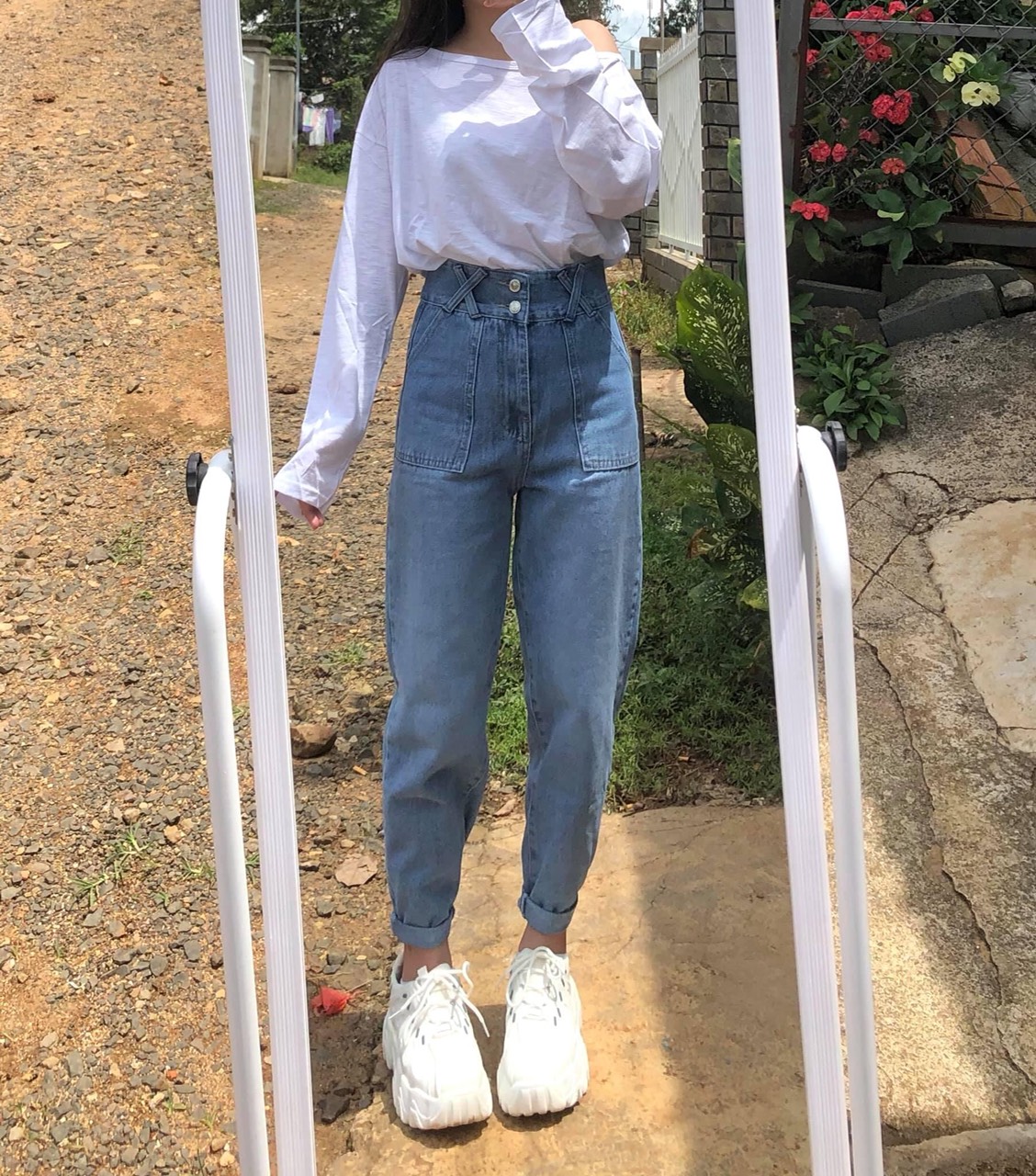 set baggy jeans 2 nút đắp túi + áo lệch vai tay bồng