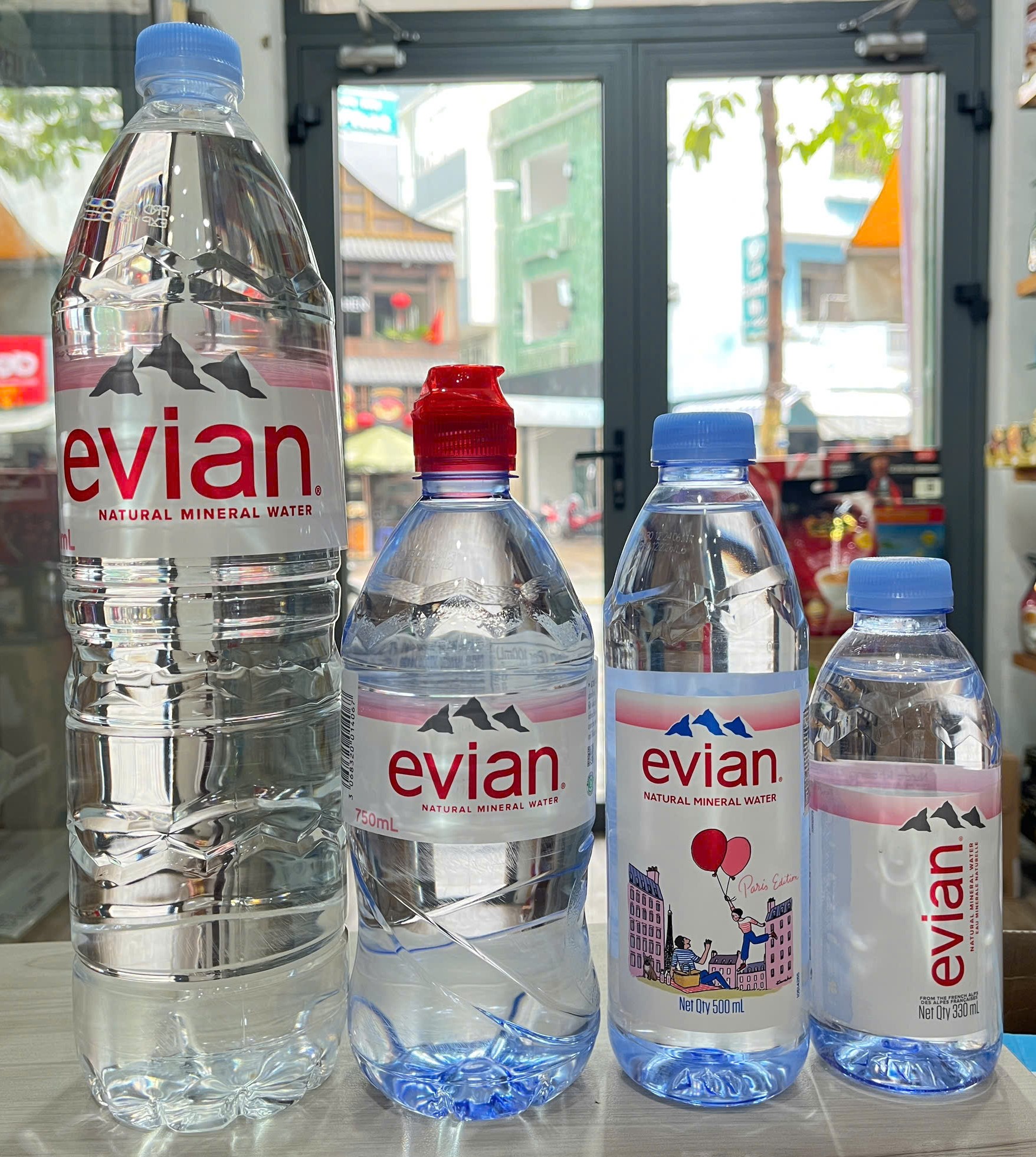 Nước suối Evian Pháp chai 330ml, 500ml, 750ml nắp thể thao,1.5L