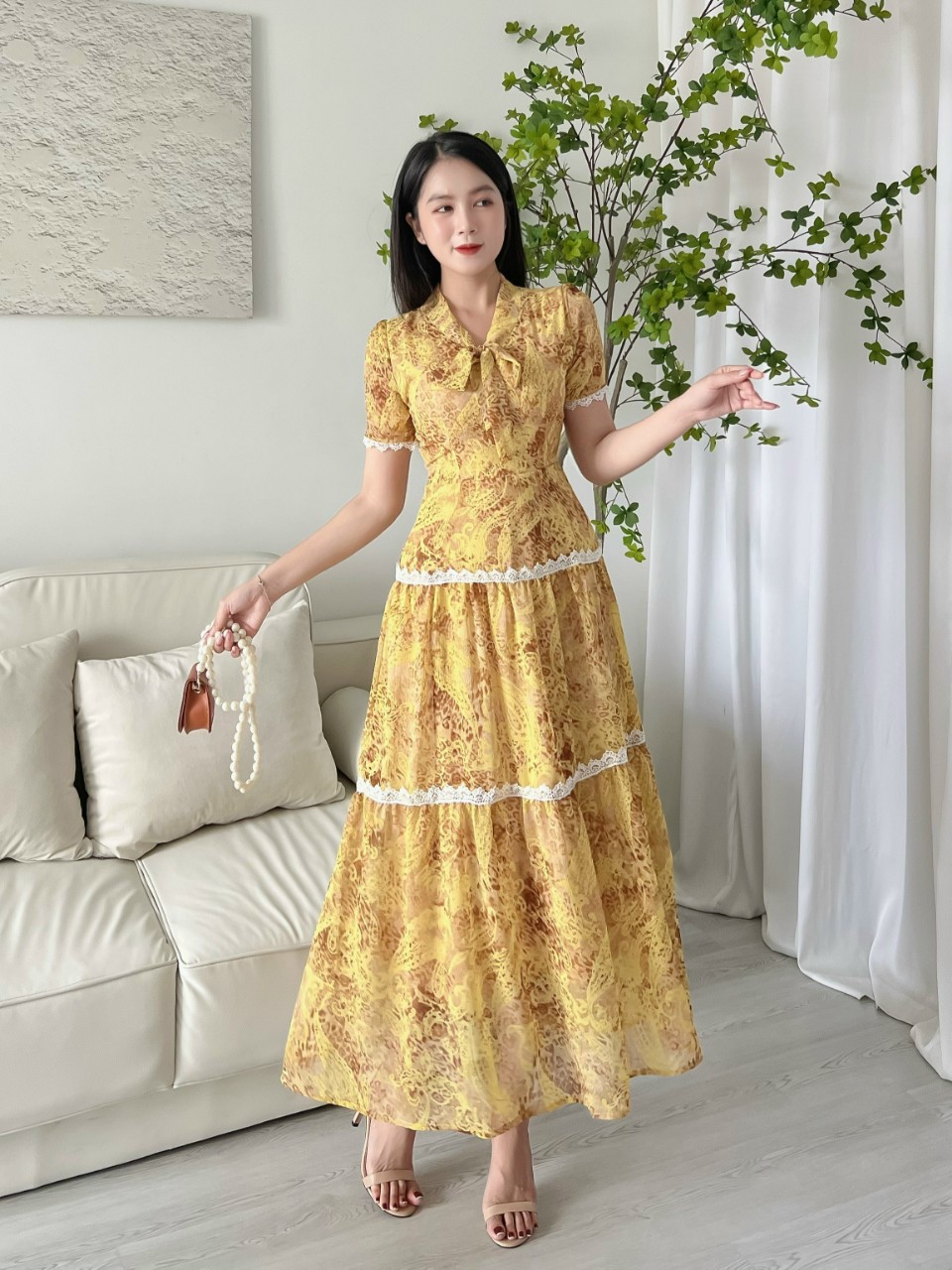 Đầm maxi voan hoa chân váy viền ren trắng cổ thắt nơ - yb230637