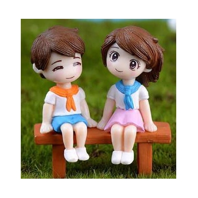 phụ kiện trang trí tiểu cảnh hình Cặp học sinh ngồi ghế