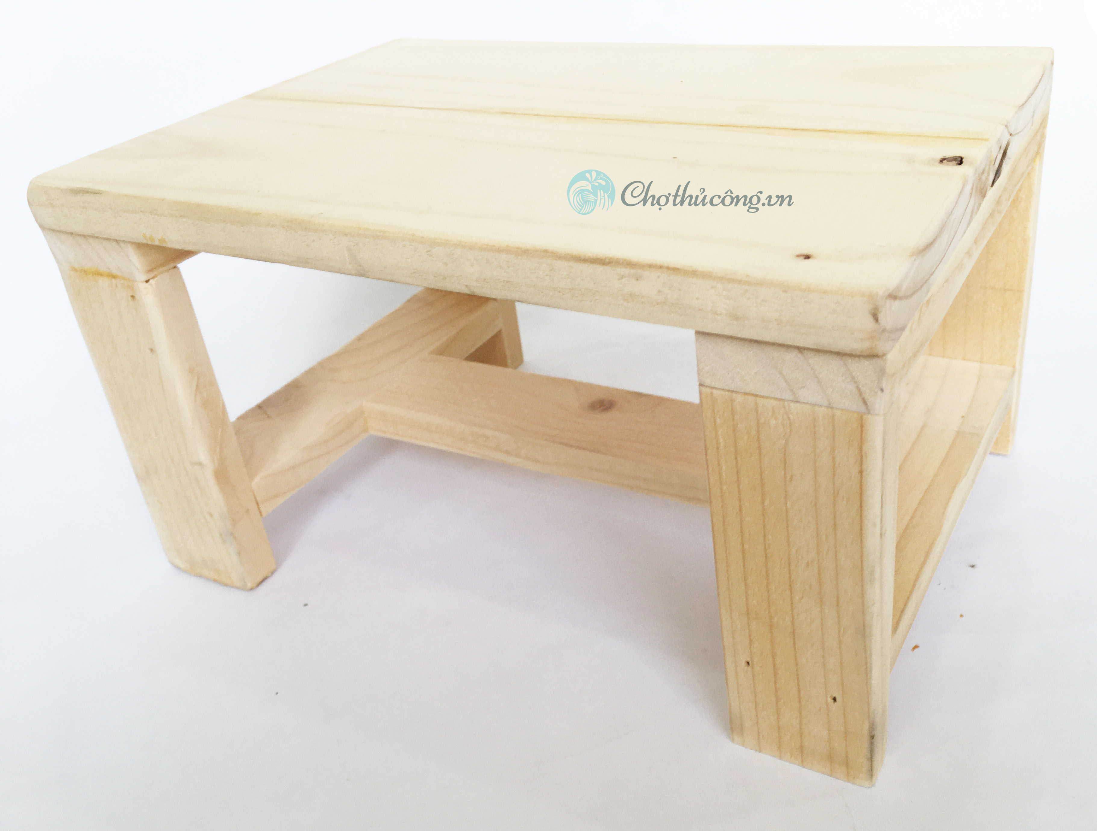 Ghế đẩu gỗ thông, ghế kê chân văn phòng, ghế nhỏ thấp ngồi nhặt rau, giặt đồ, đi giày, ghế gác chân làm nail (KT D28xR20xC16cm)