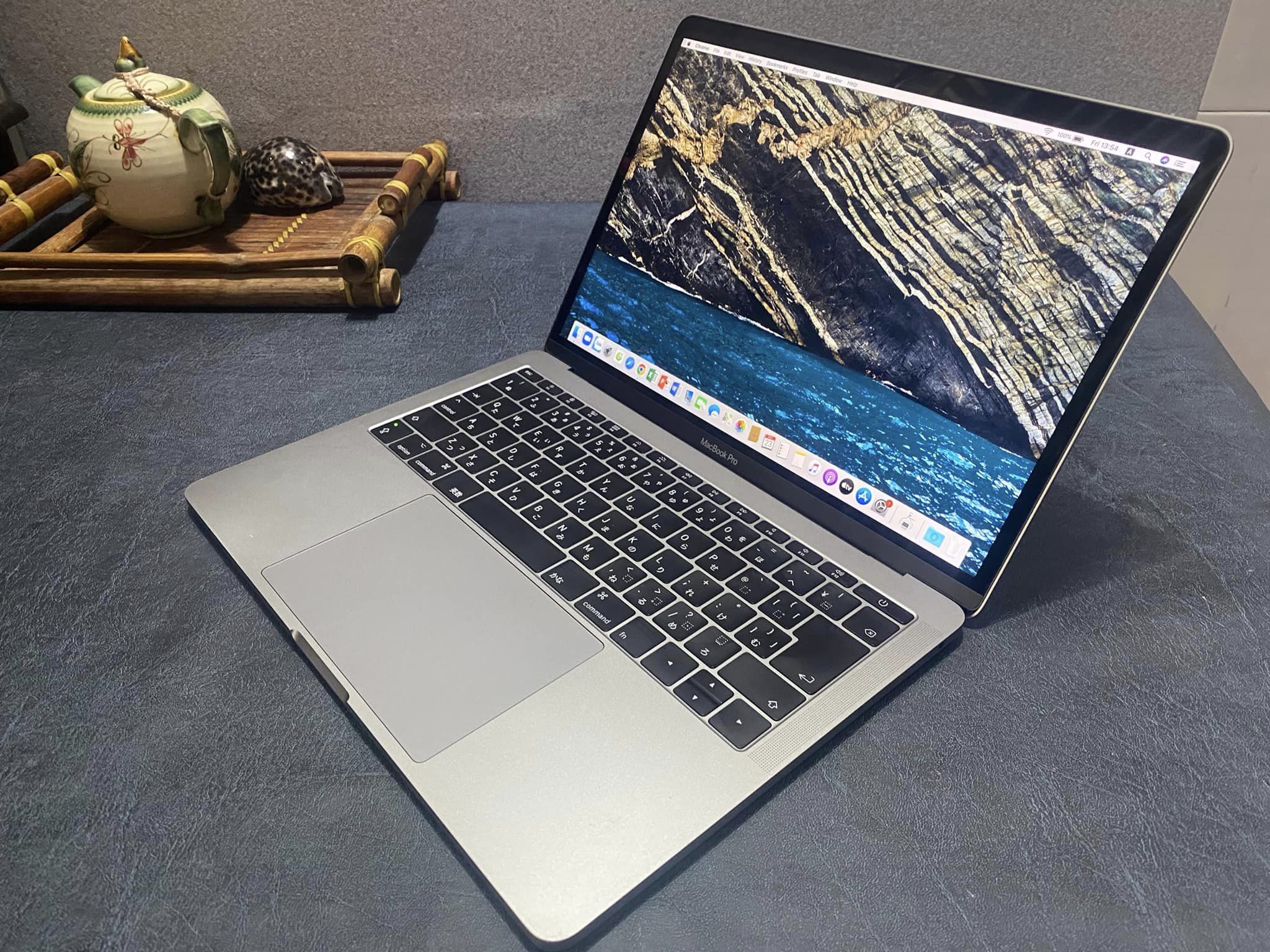 Máy tính cũ macbookl rentina 2017 i5 /16gb/ssd 256gb màu grey