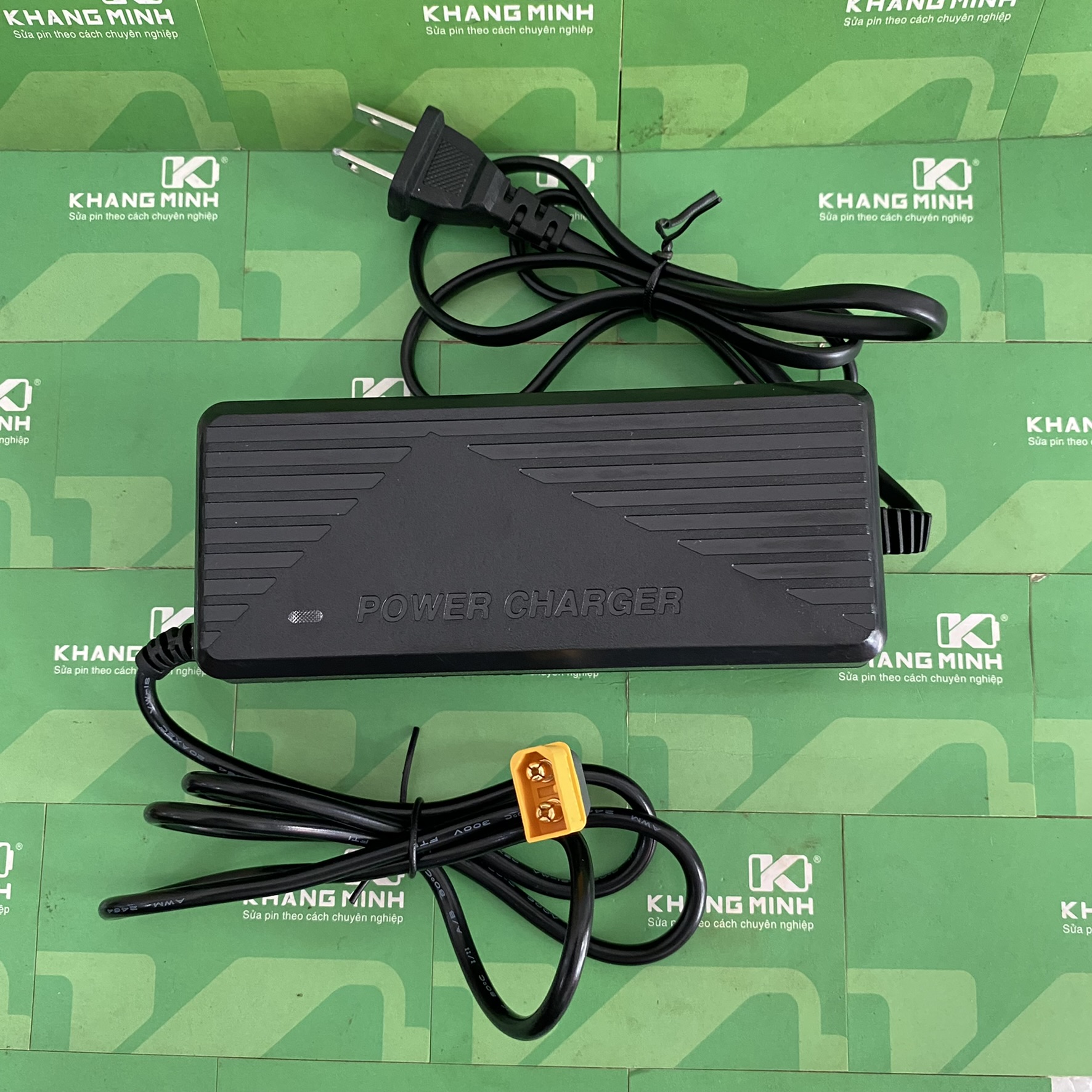 Sạc 42v giắc xt60 cho pin xe điện cân bằng 2 bánh 10s 36v có đèn báo đầy