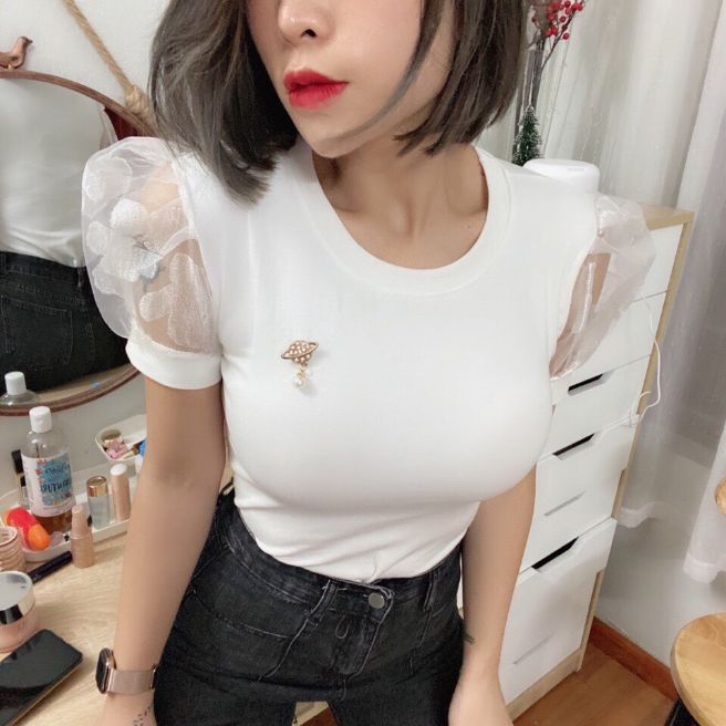 Sale mạnh xã kho Áo thun tay phồng ren cổ tròn cài ngọc