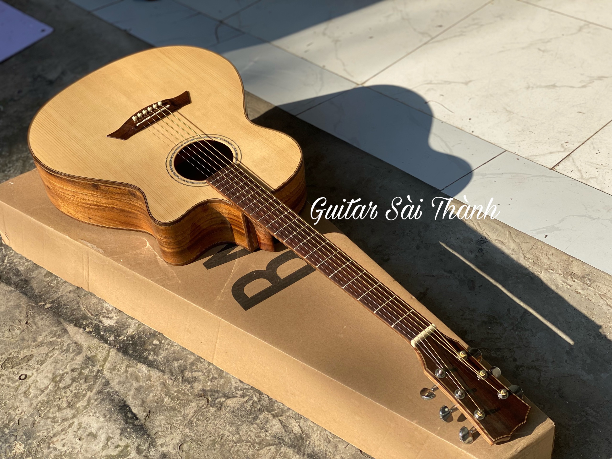Miễn Phí Ship Đàn guitar acoustic gỗ điệp nguyên tấm
