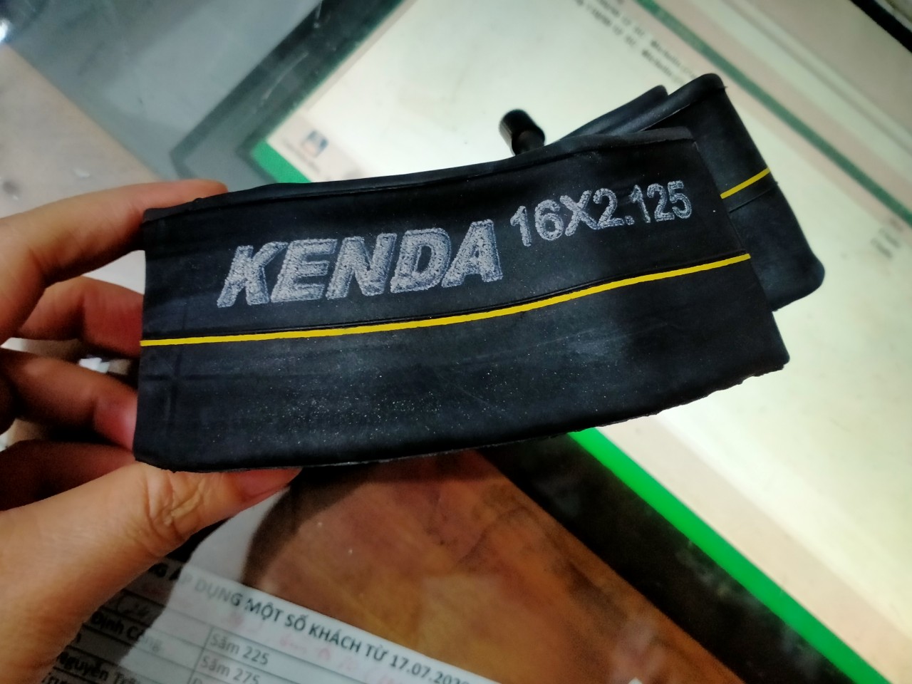 Ruột, săm xe đạp điện 16x2.125 van cong kenda