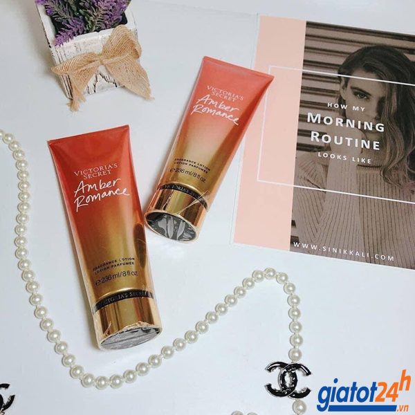 Kem Dưỡng Thể Nước Hoa Victoria’s .Secret - Cung Cấp Vitamin E, Vitamin C Và Dưỡng Chất Chiết Xuất Từ Lô Hội, Yến Mạch, Nho =Dưỡng Da Hiệu Quả Giúp Làn Da Đẹp, Mềm Mịn, tràn đầy sức sống.