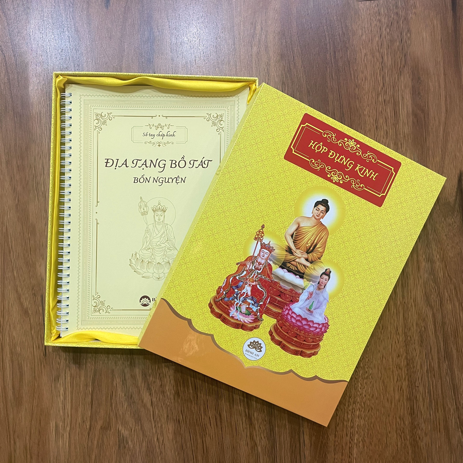 Hộp đựng Kinh Phật lót Lụa vàng cao cấp, vừa mọi cuốn Kinh - Bình An