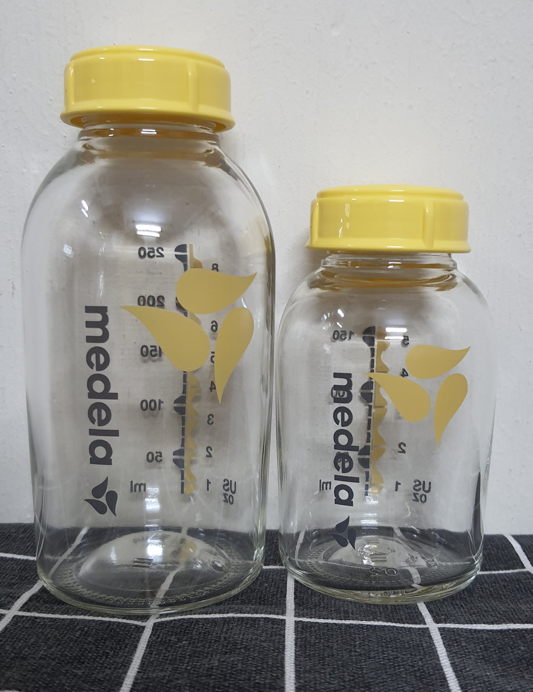 Bình trữ sữa medela Thuỷ tinh dung tích 150ml và 250ml