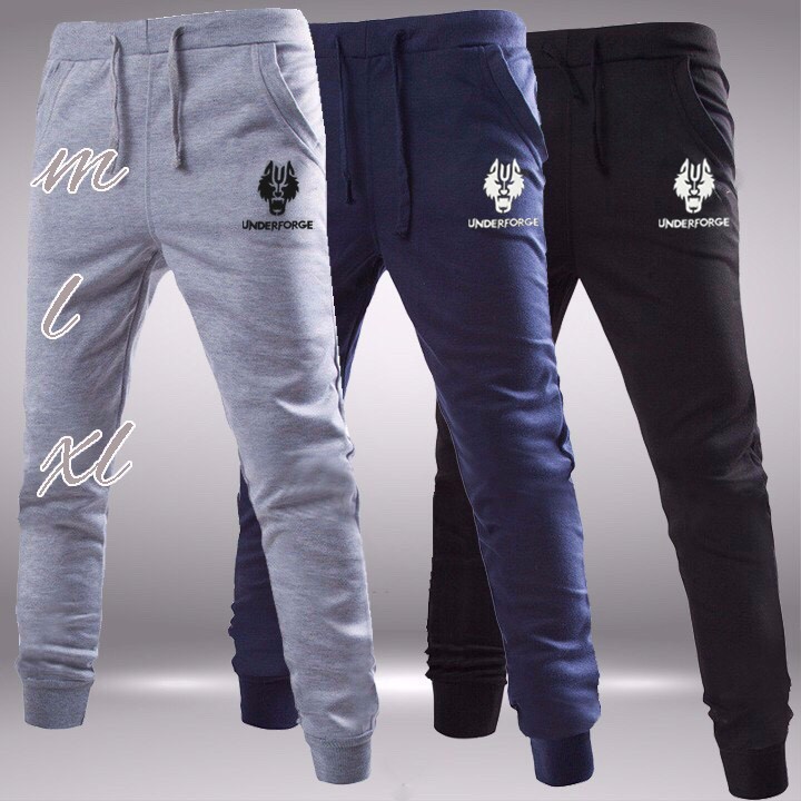 Quần jogger in logo hình lạ mắt