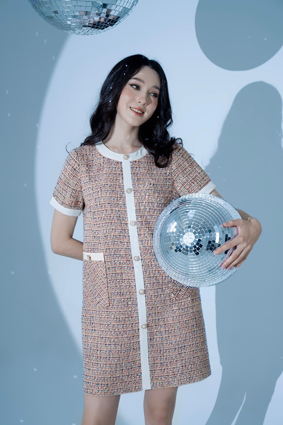 Đầm suông dạ tweed phối nẹp túi ốp - v63t22t012